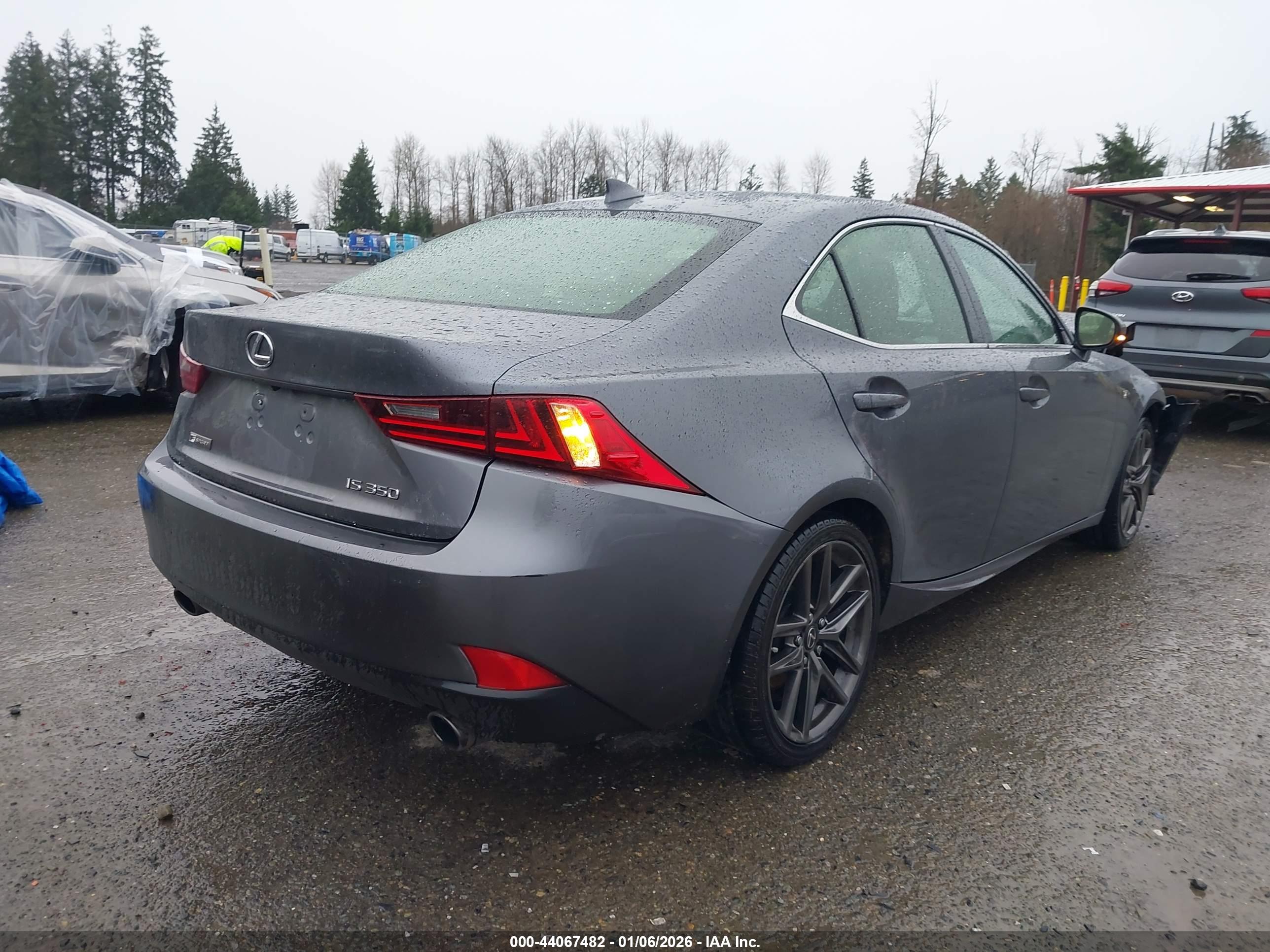 LEXUS IS image 4