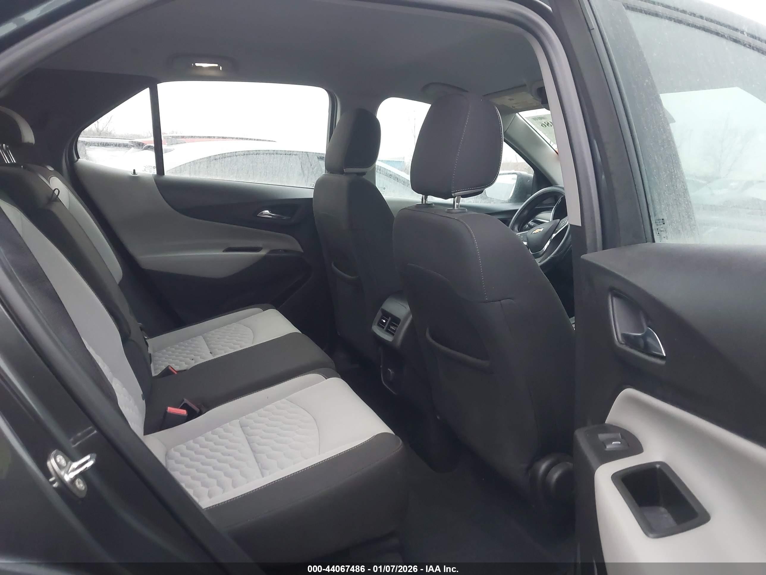 CHEVROLET EQUINOX image 8