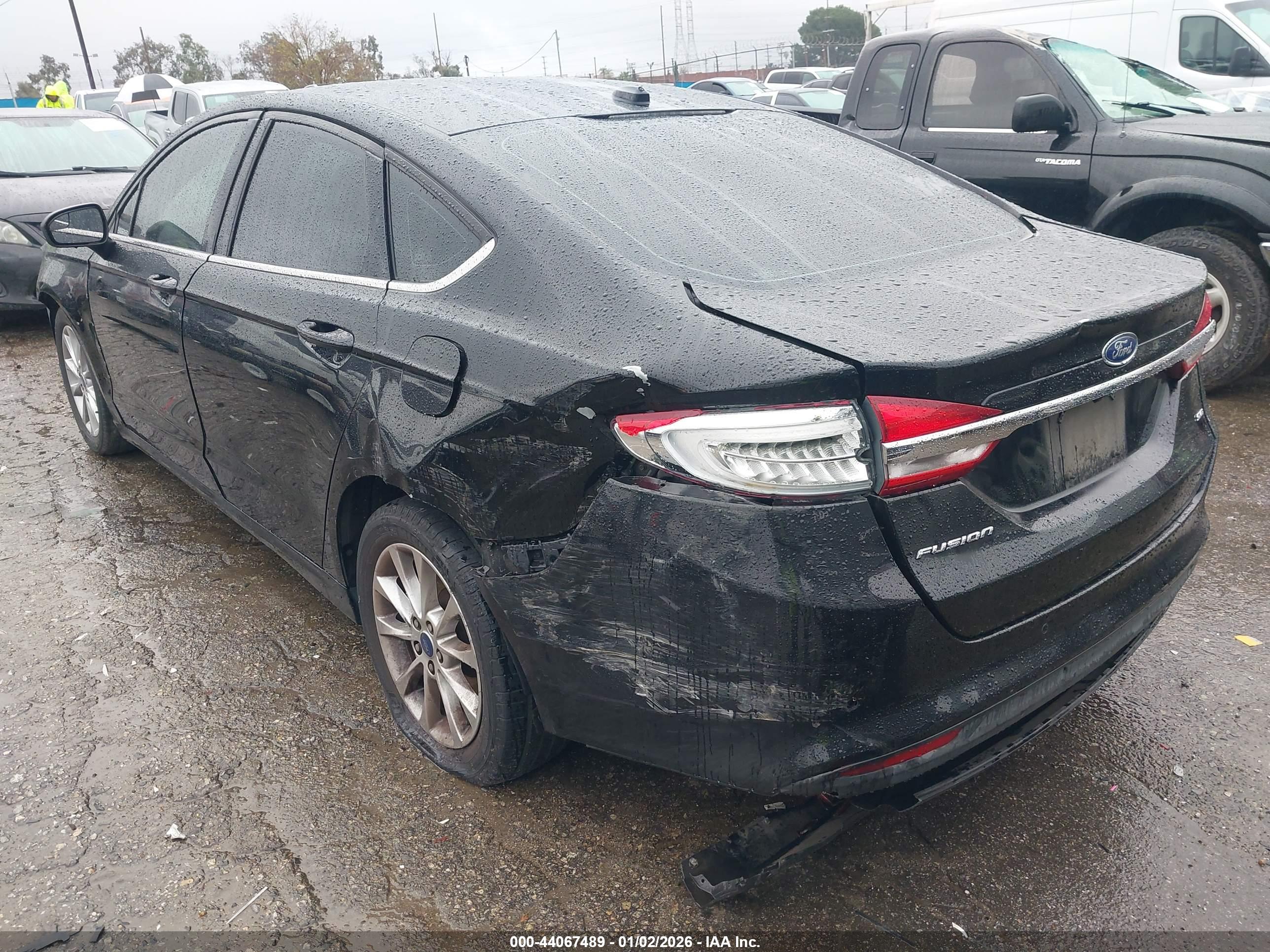 FORD FUSION image 3