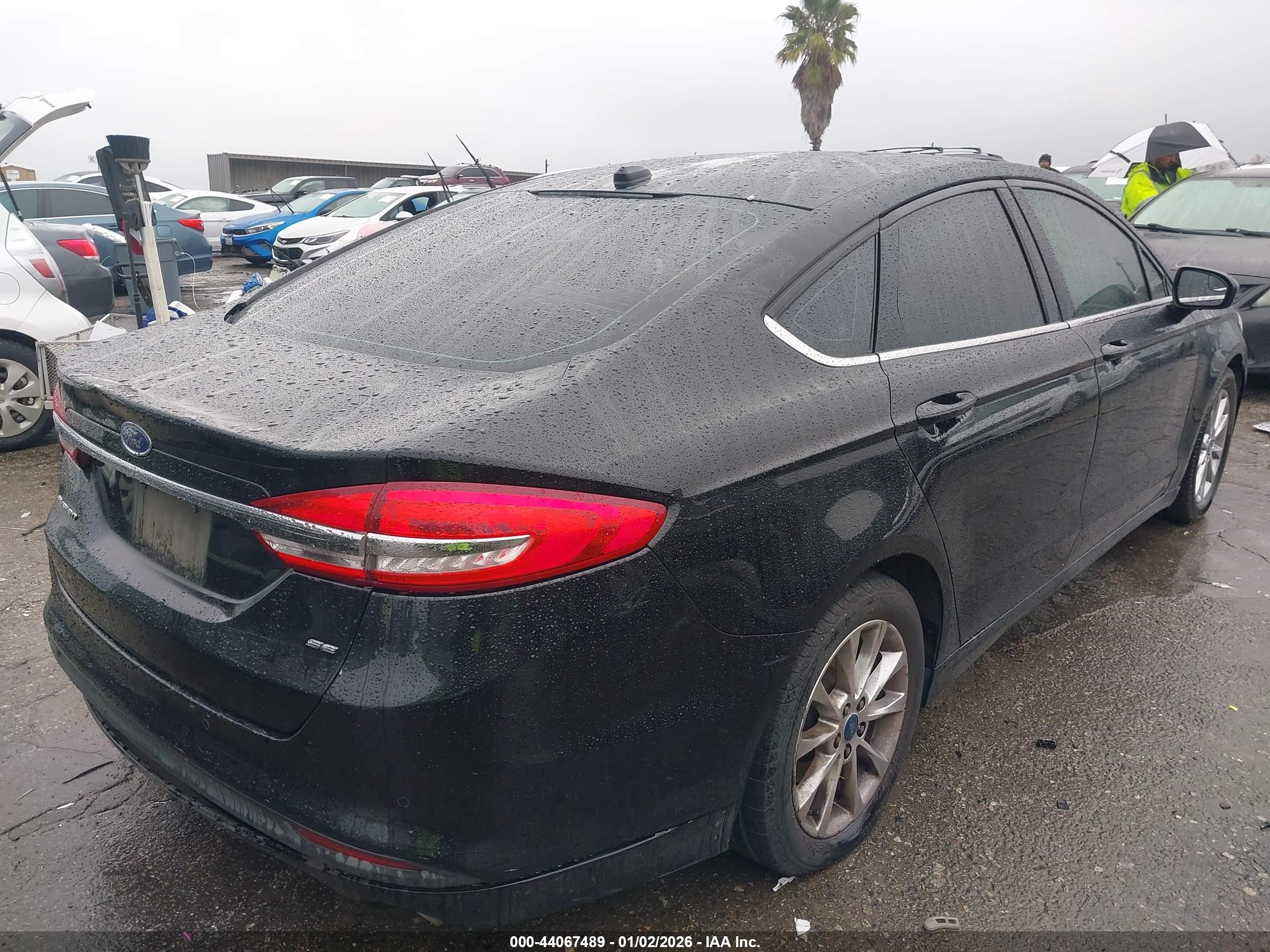 FORD FUSION image 4