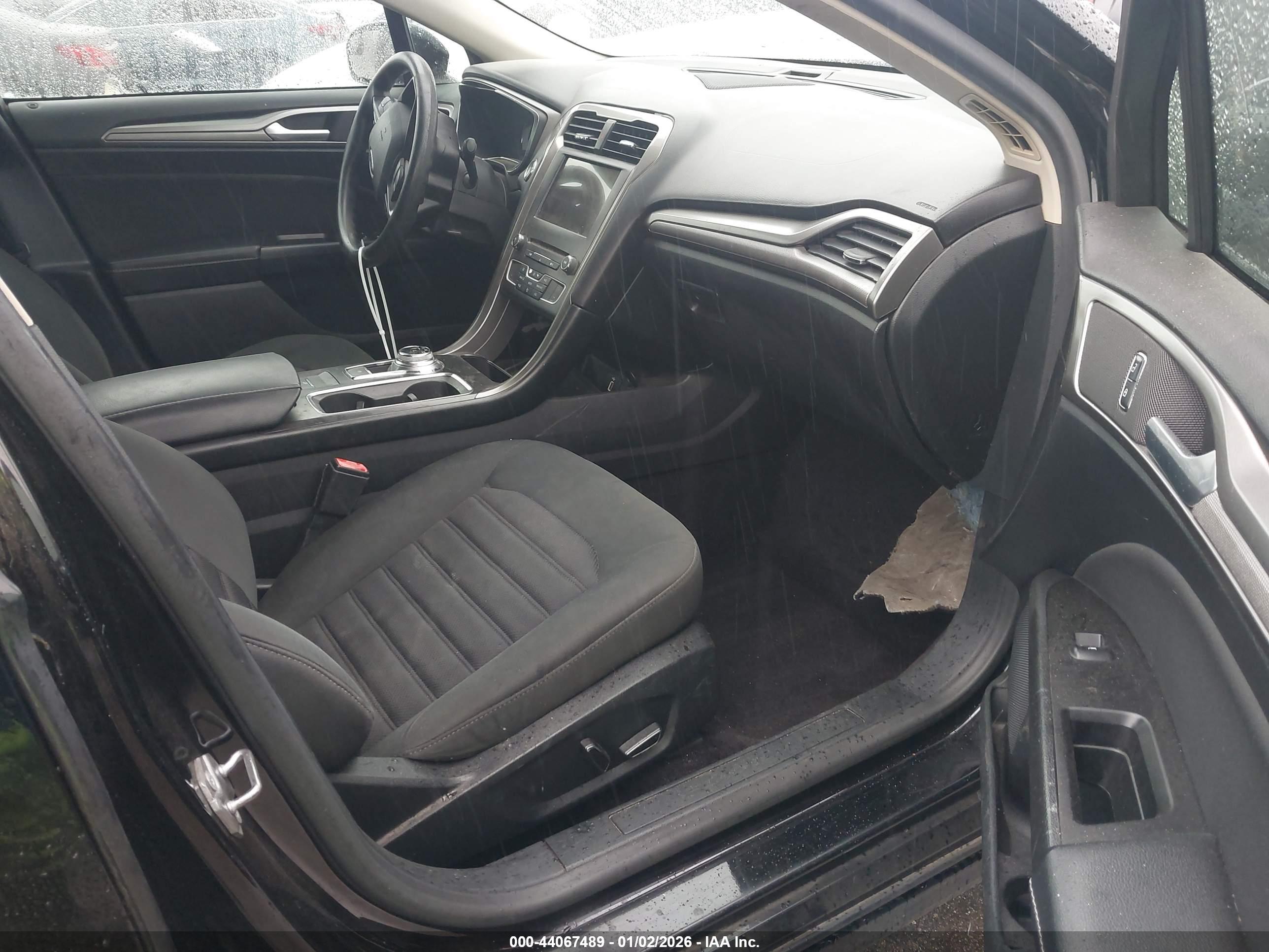 FORD FUSION image 5