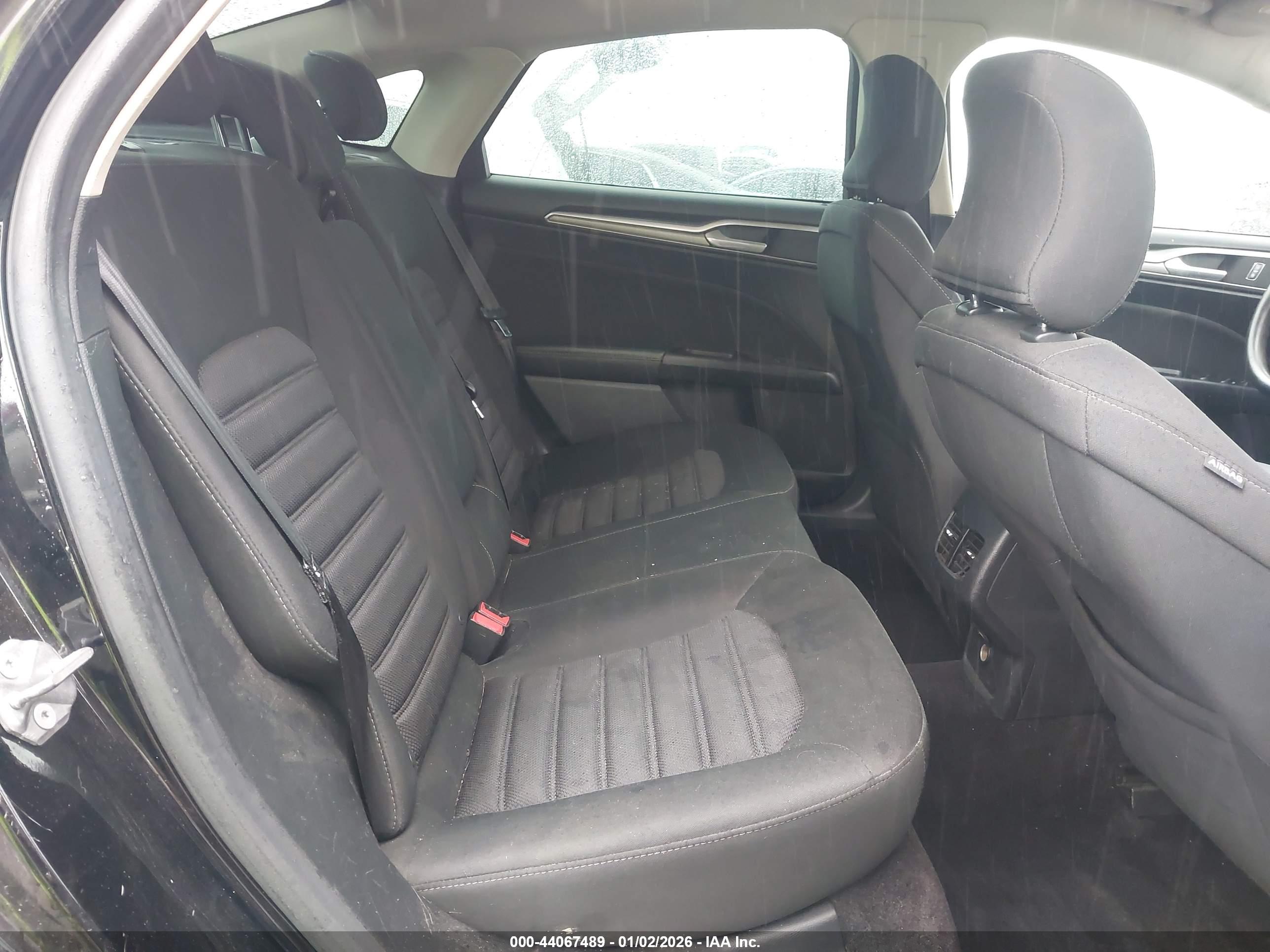FORD FUSION image 8