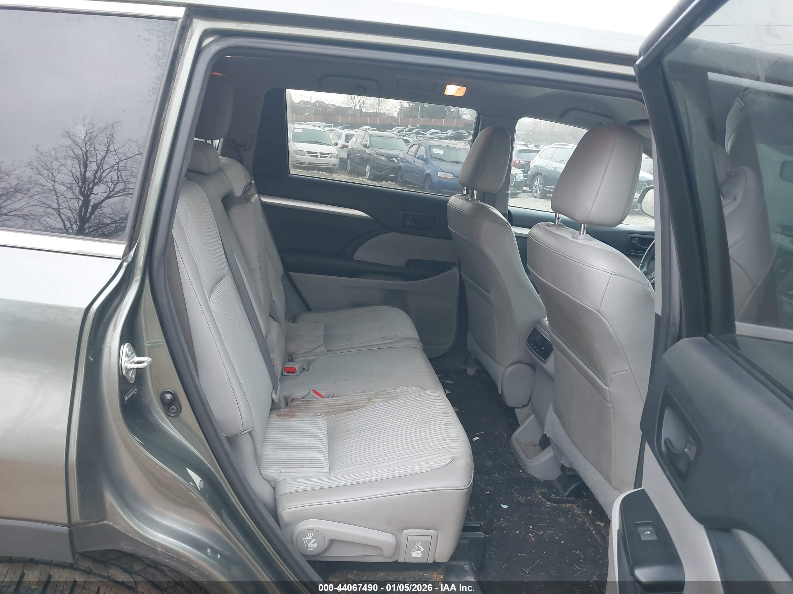 TOYOTA HIGHLANDER image 8