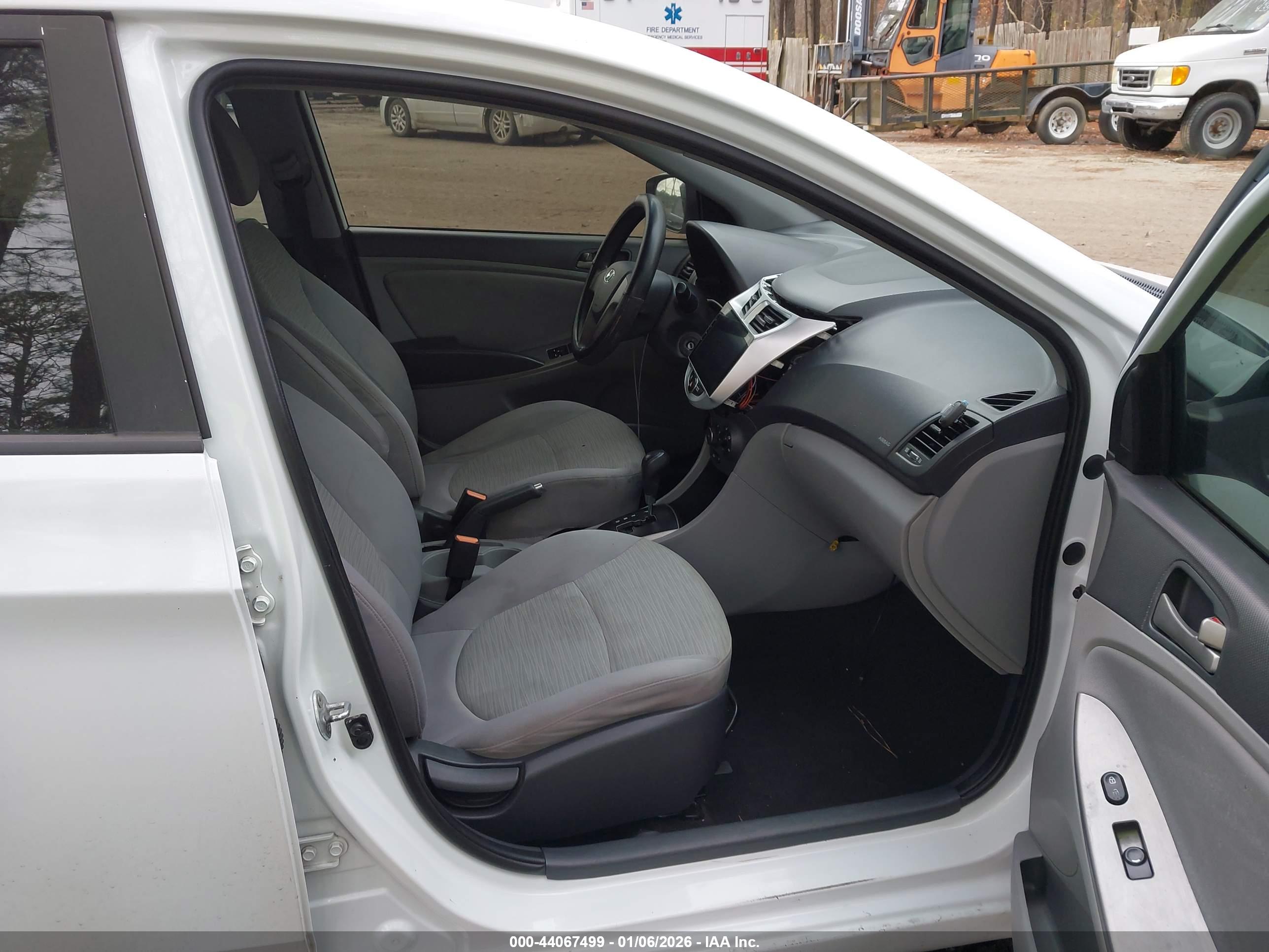 HYUNDAI ACCENT image 5