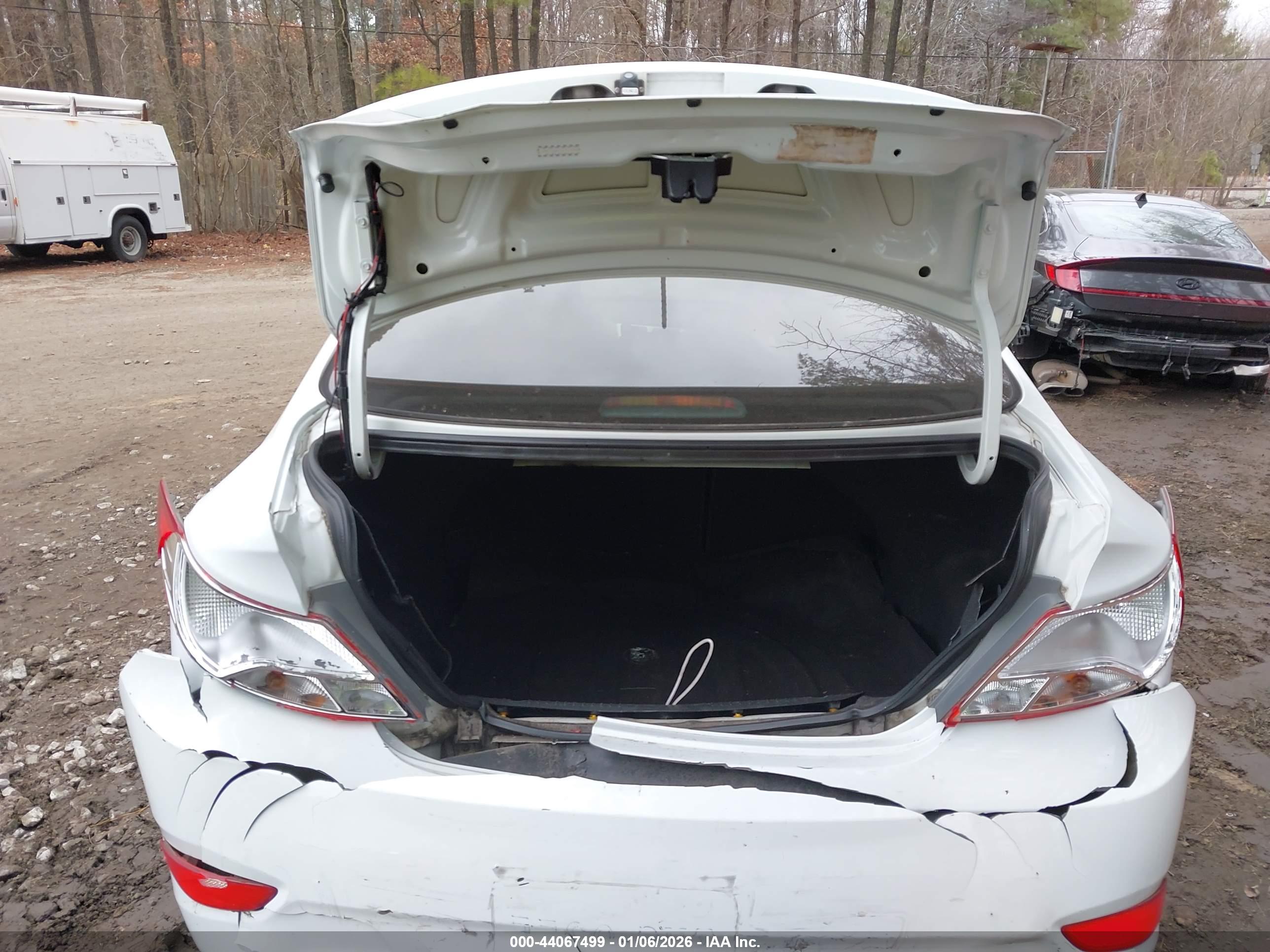 HYUNDAI ACCENT image 6