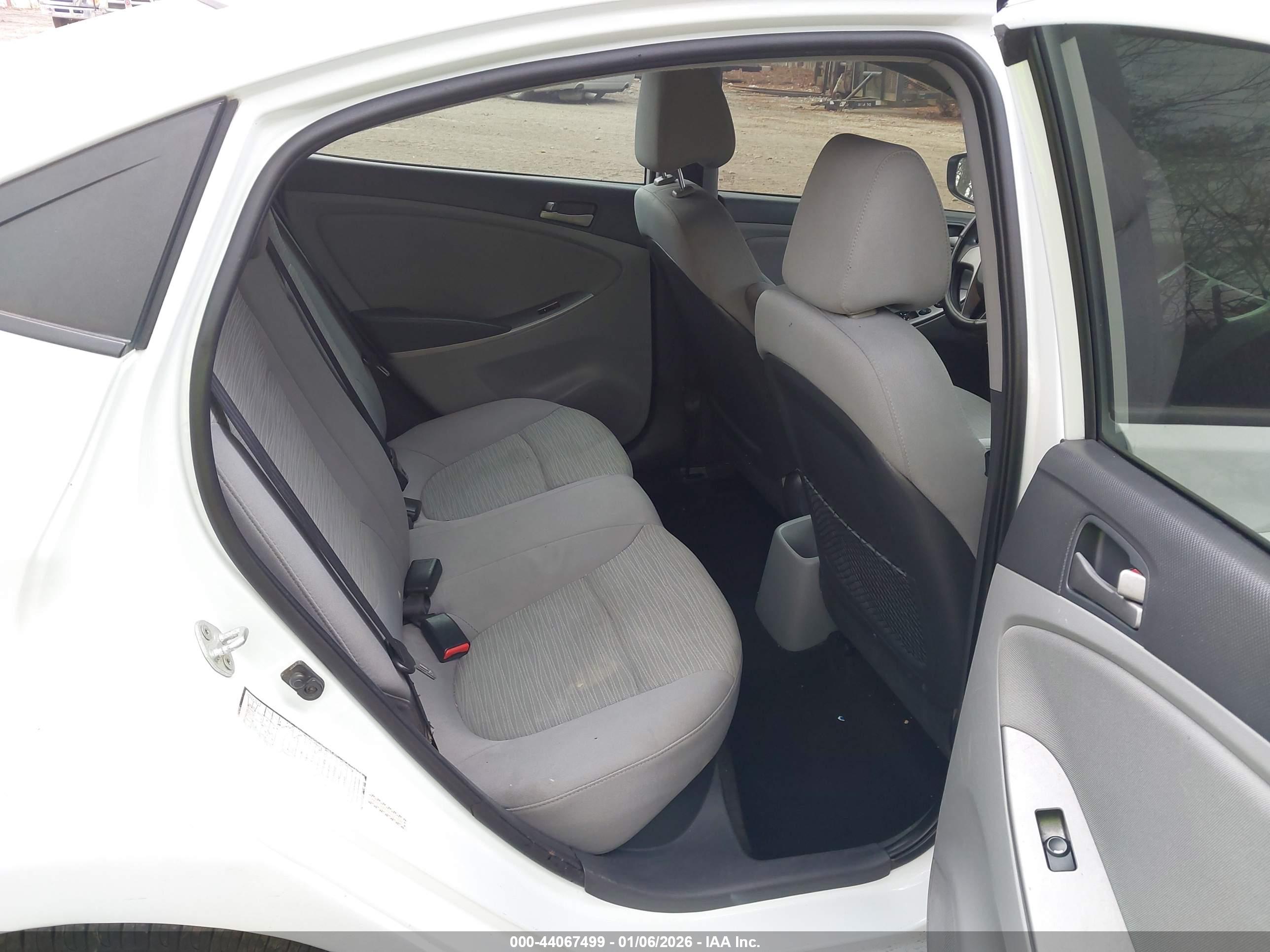 HYUNDAI ACCENT image 8