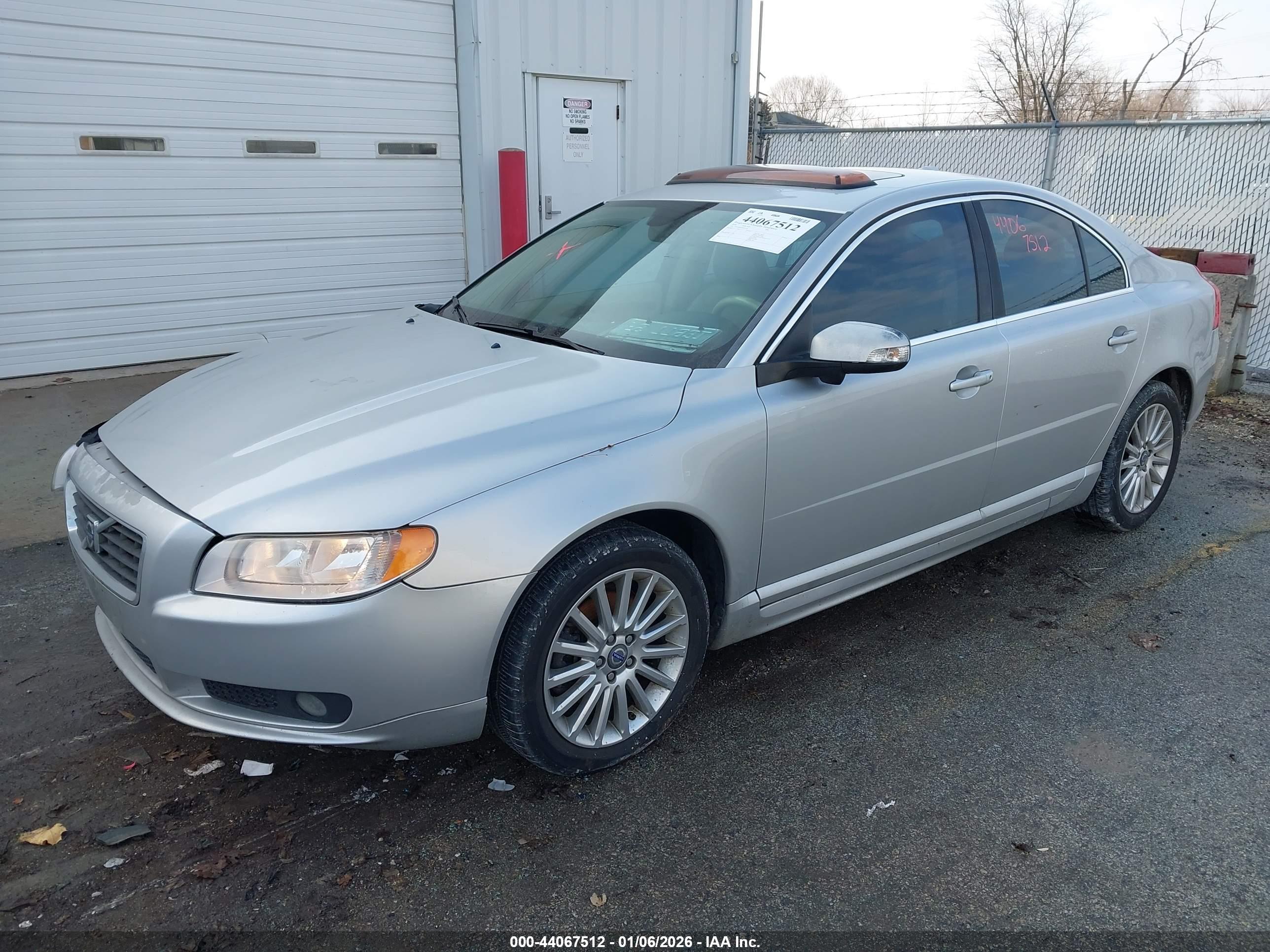 VOLVO S80 image 2