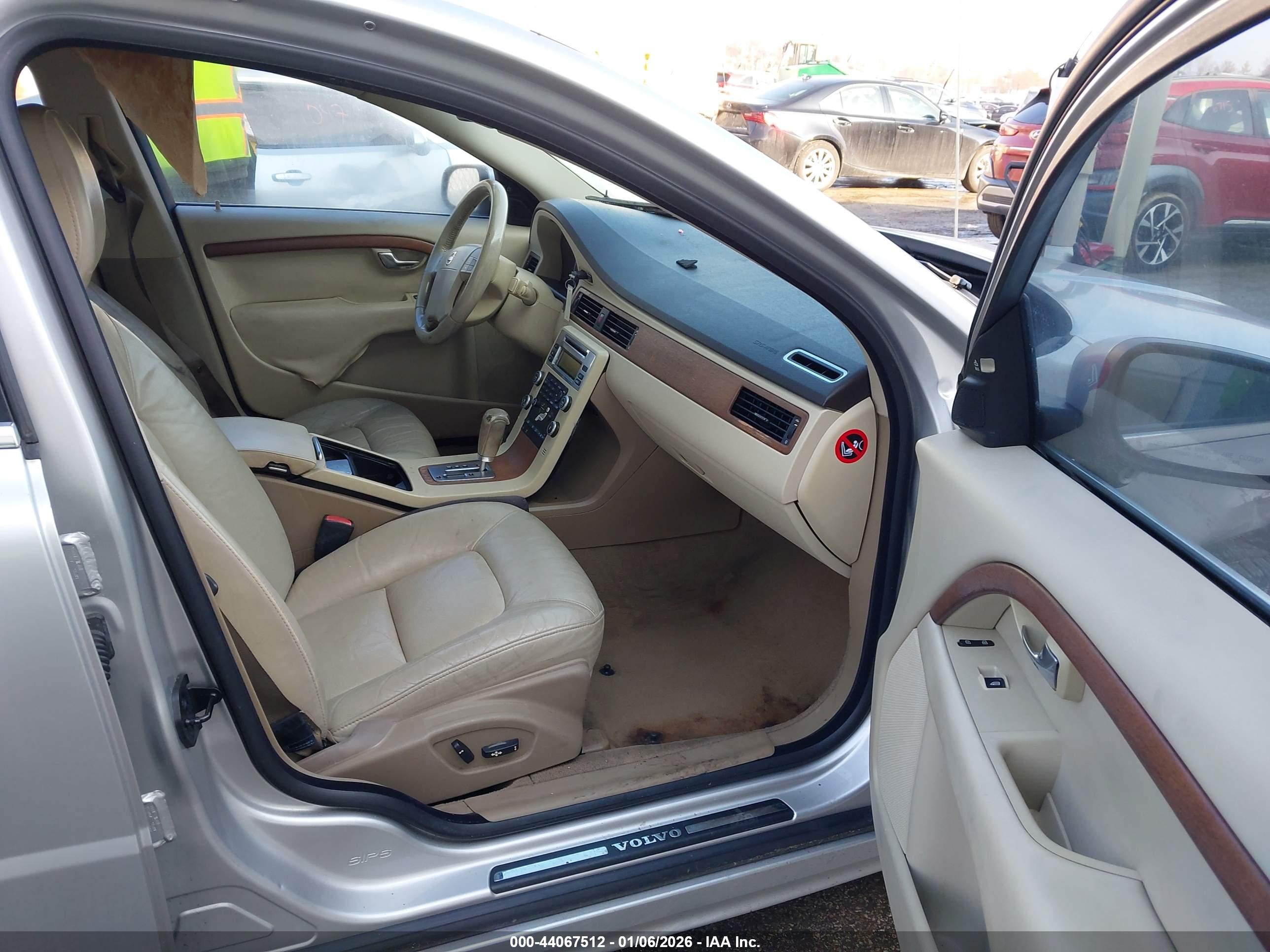 VOLVO S80 image 5