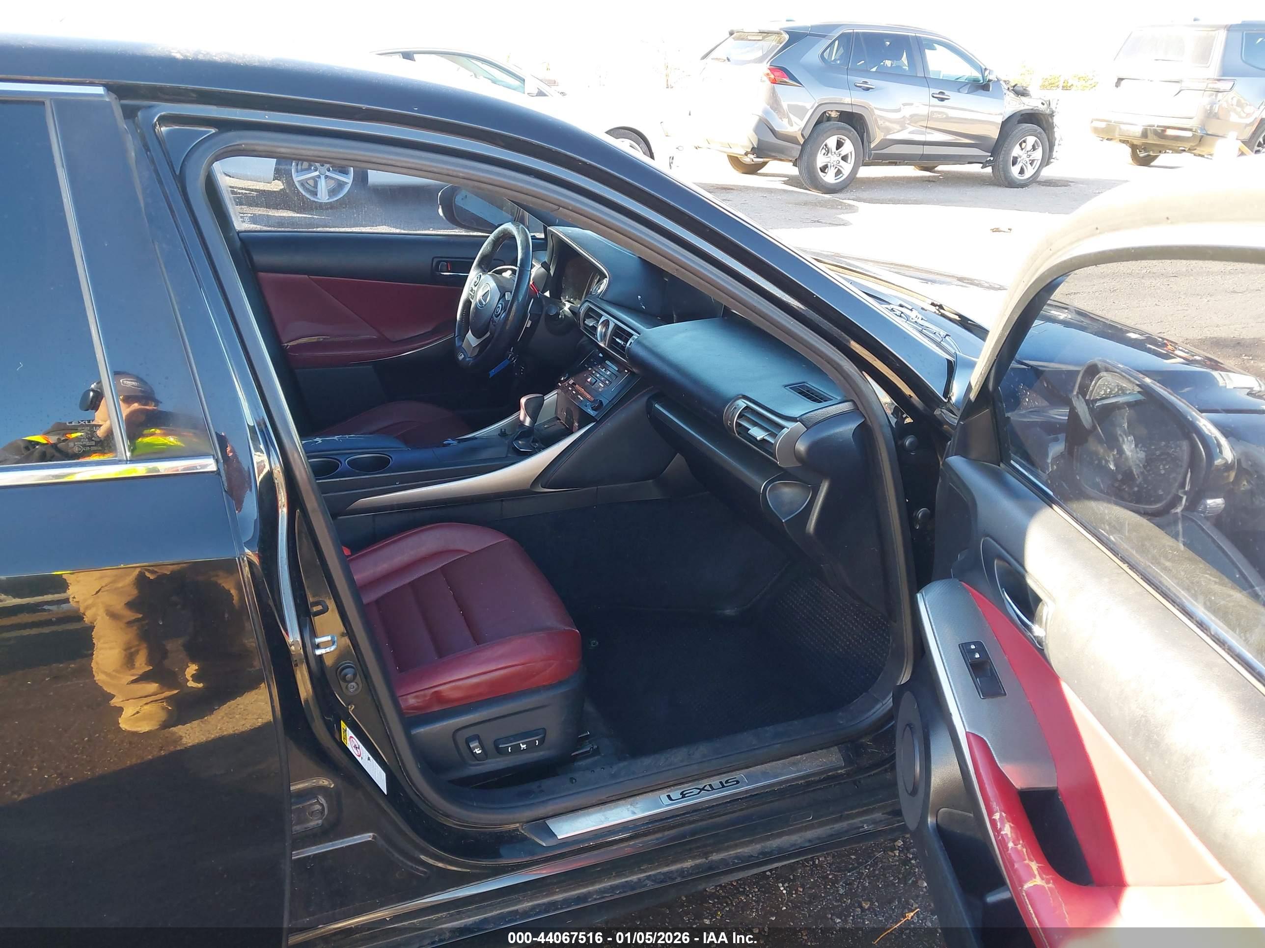 LEXUS IS image 5