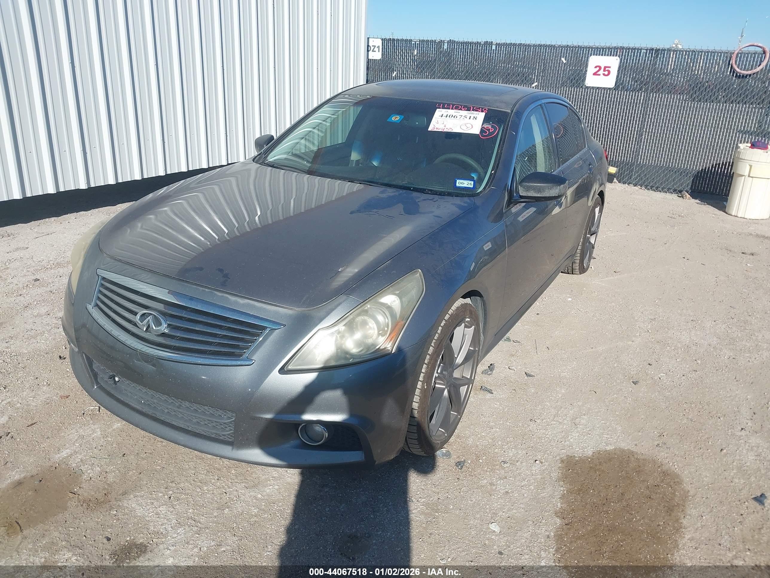INFINITI G37 image 2