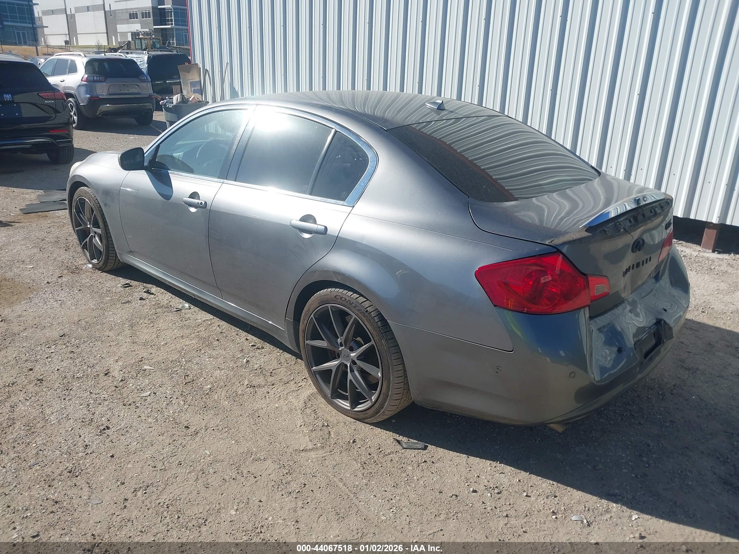 INFINITI G37 image 3
