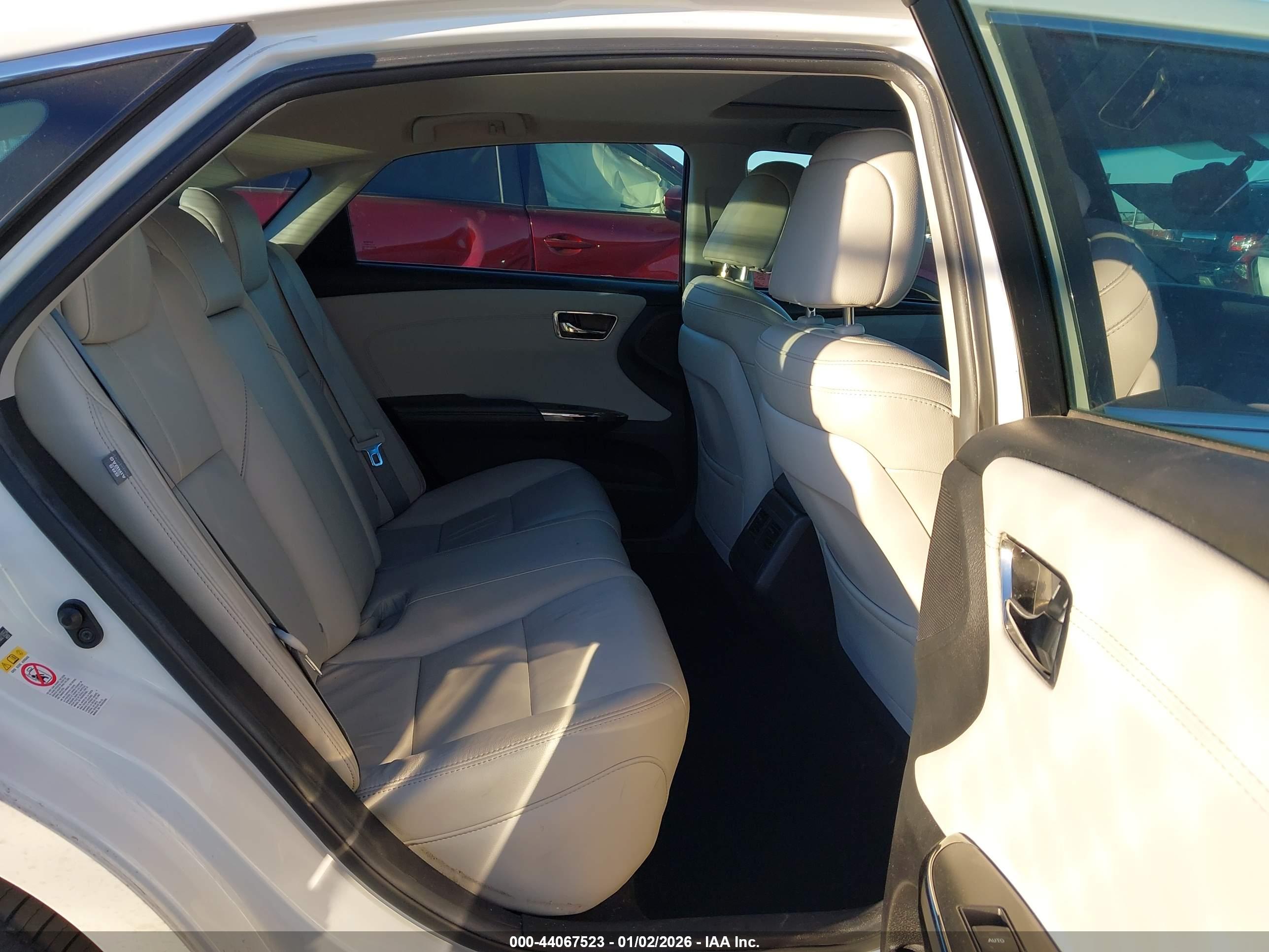 TOYOTA AVALON image 8