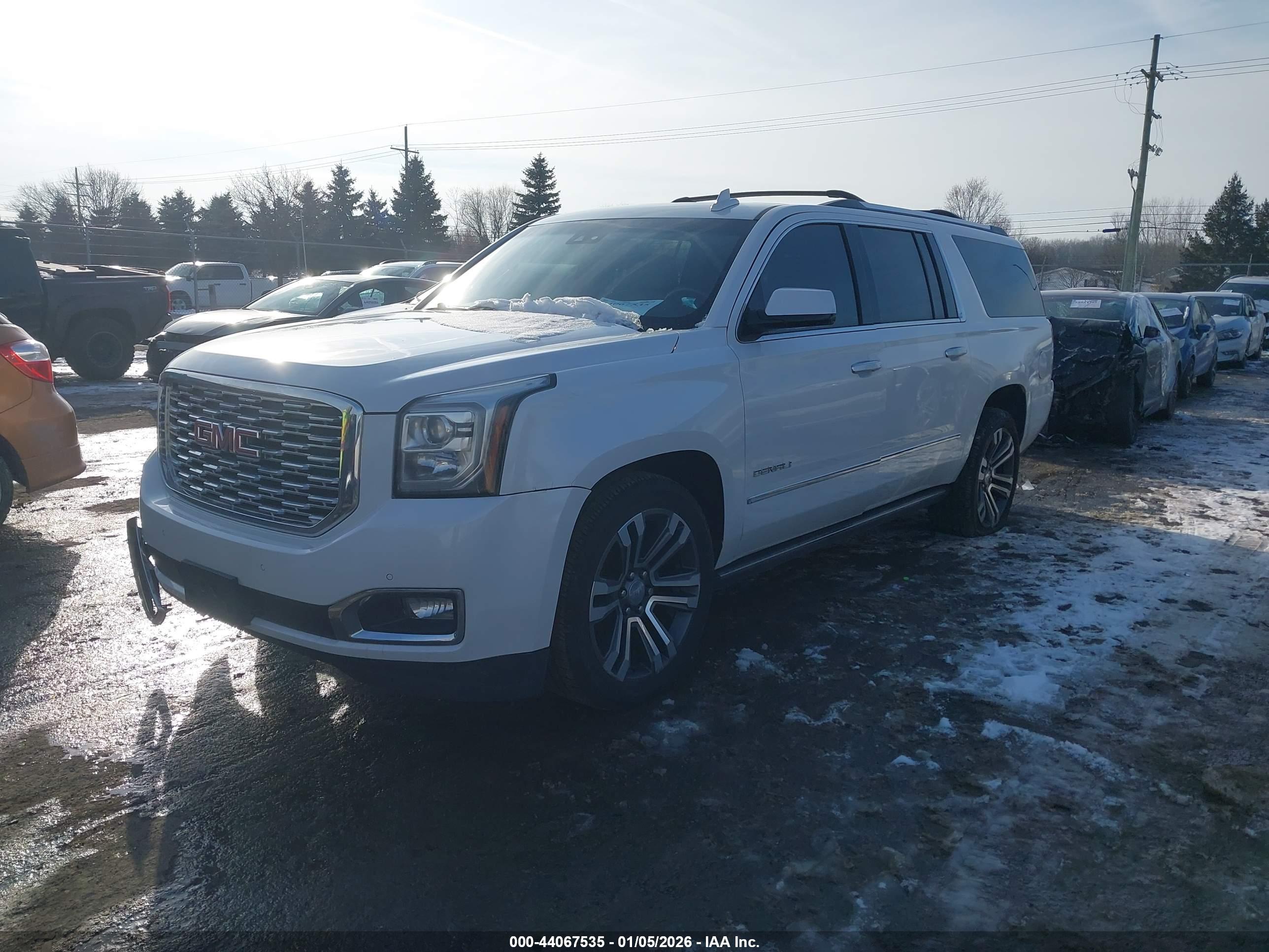 GMC YUKON image 2