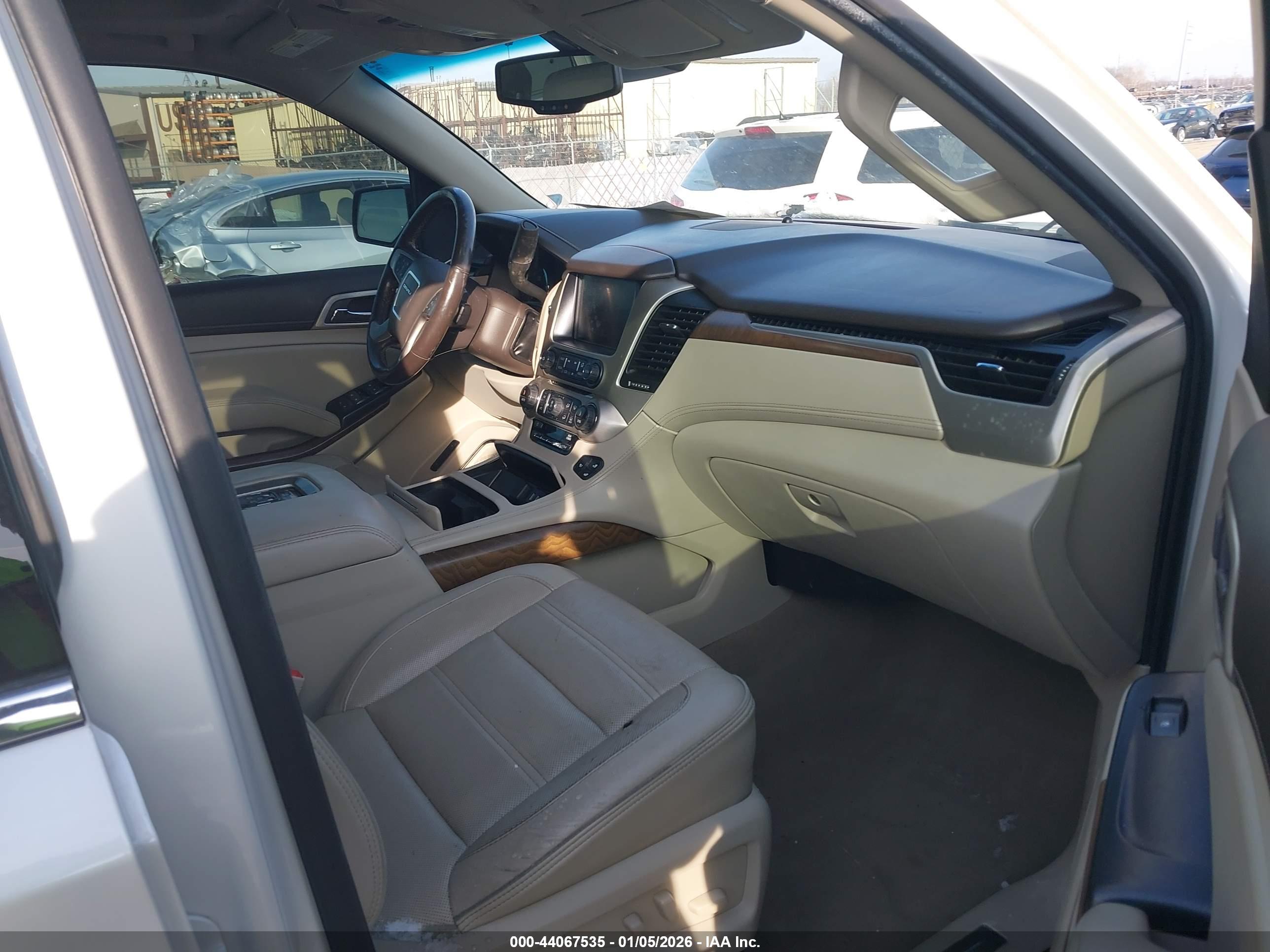 GMC YUKON image 5
