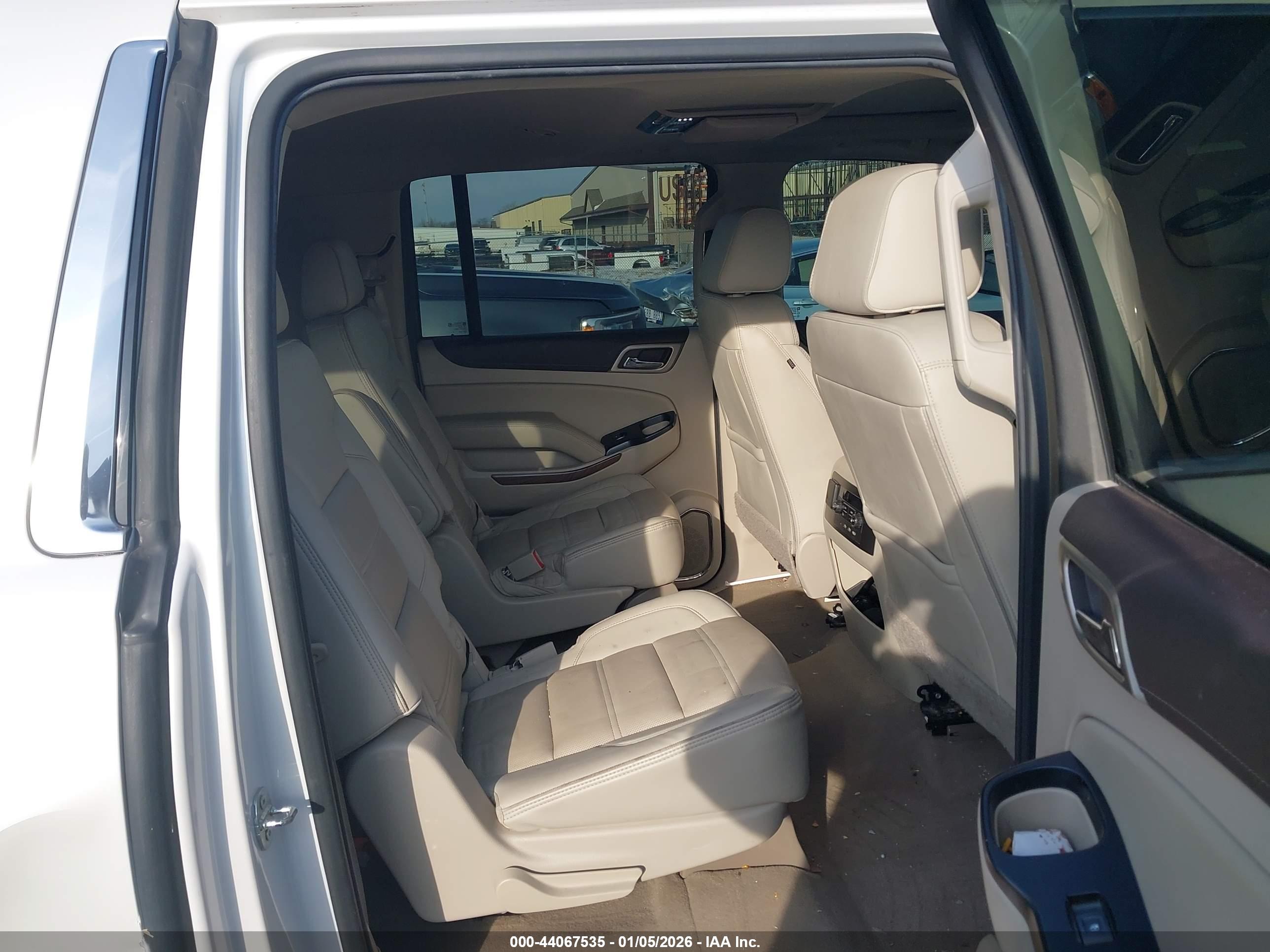 GMC YUKON image 8