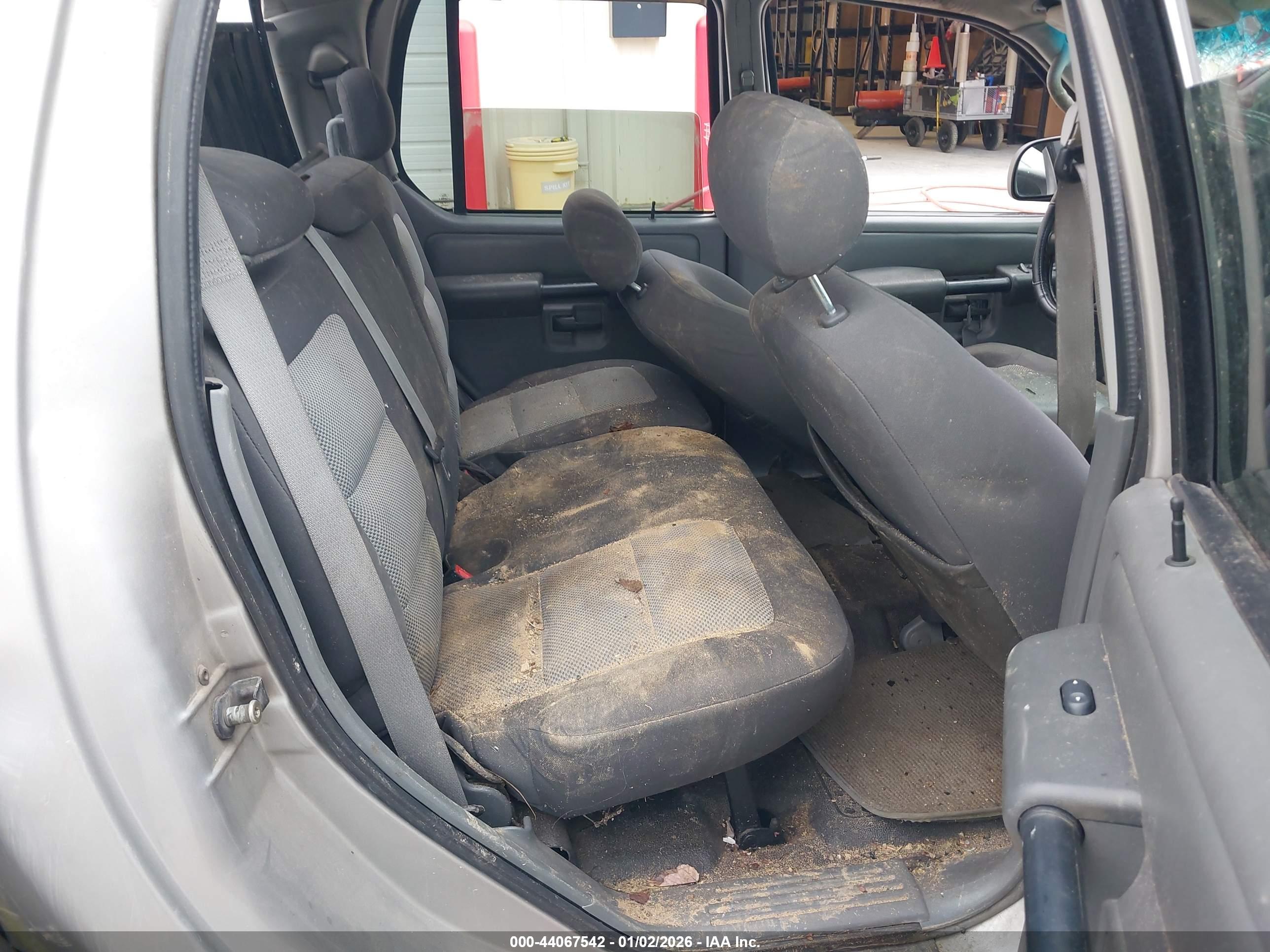 FORD EXPLORER image 8