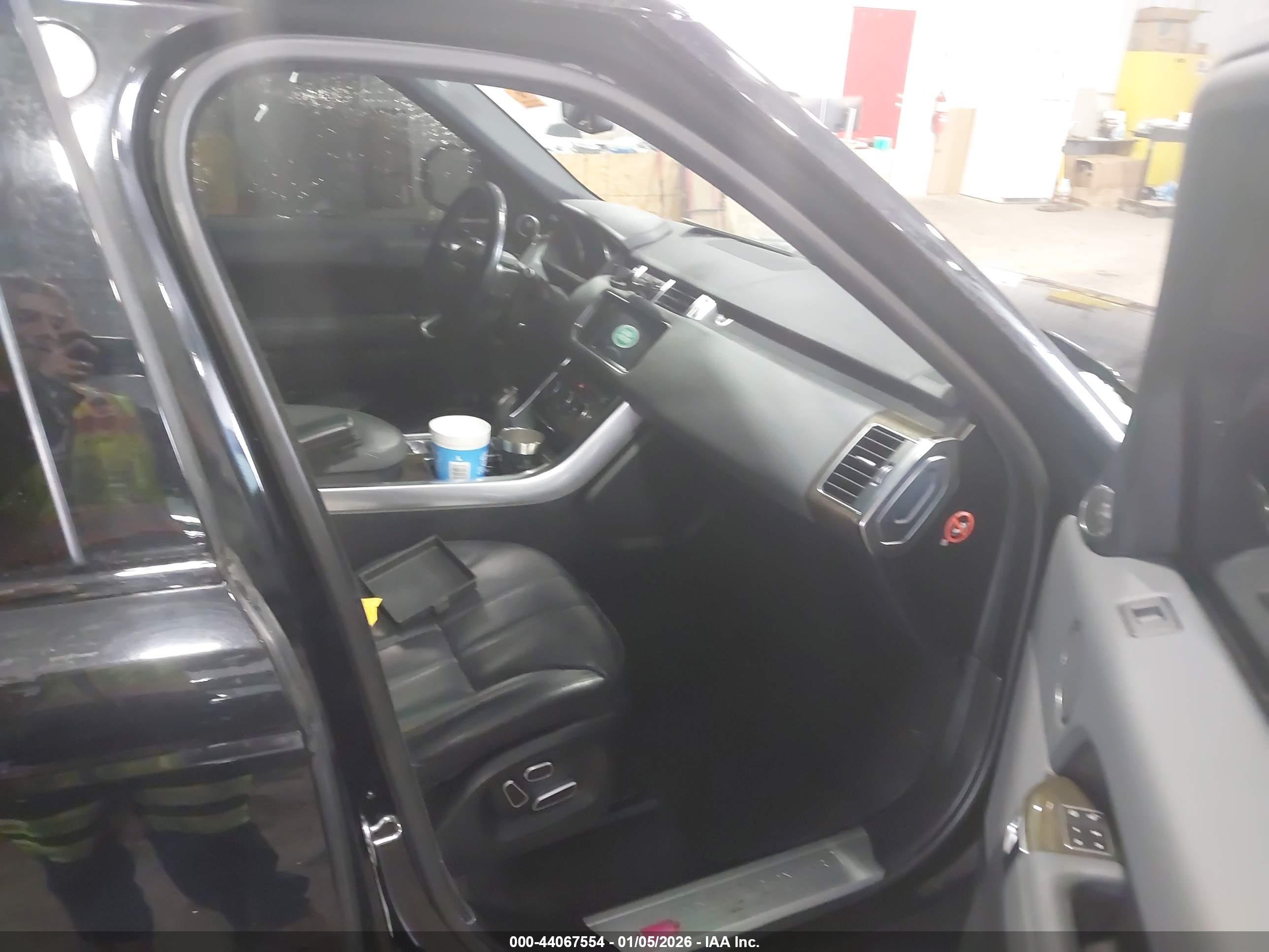 LAND ROVER image 5