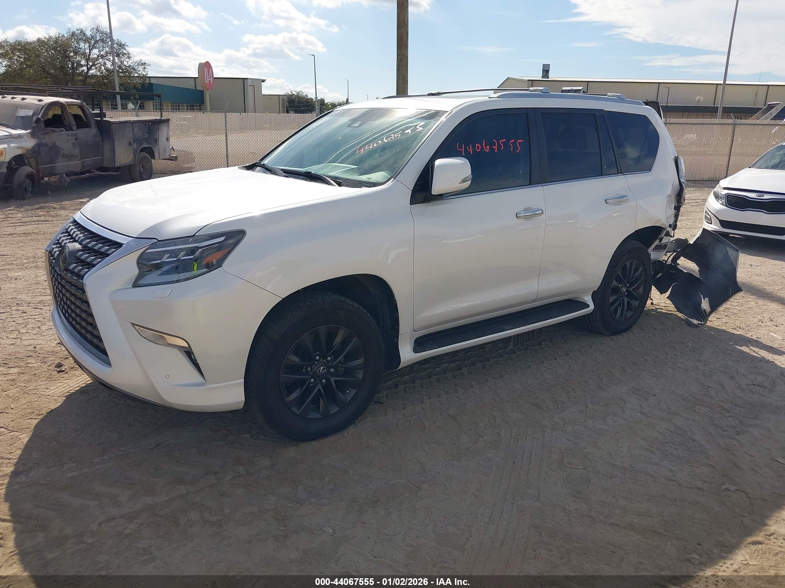 LEXUS GX image 2