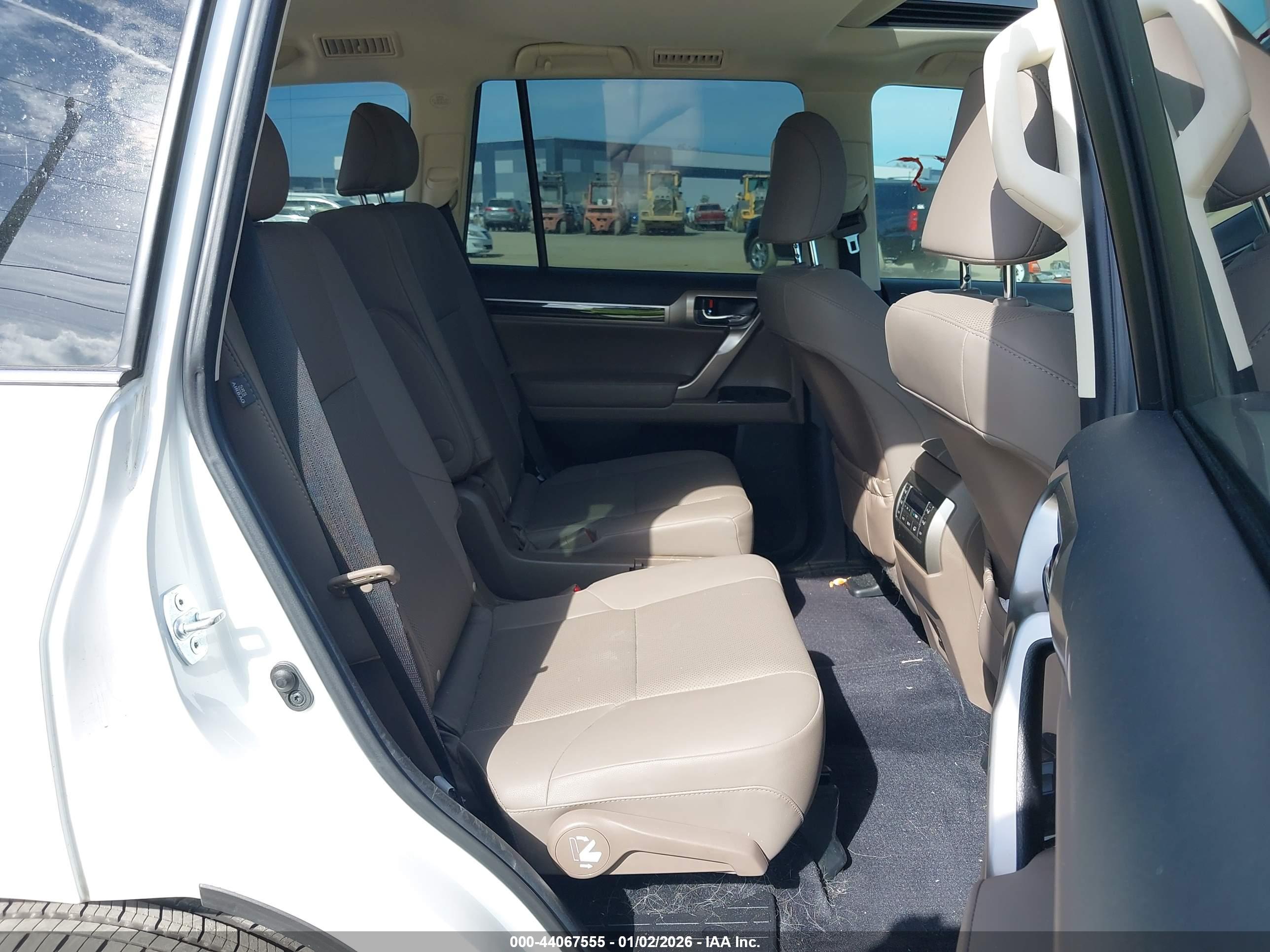 LEXUS GX image 8