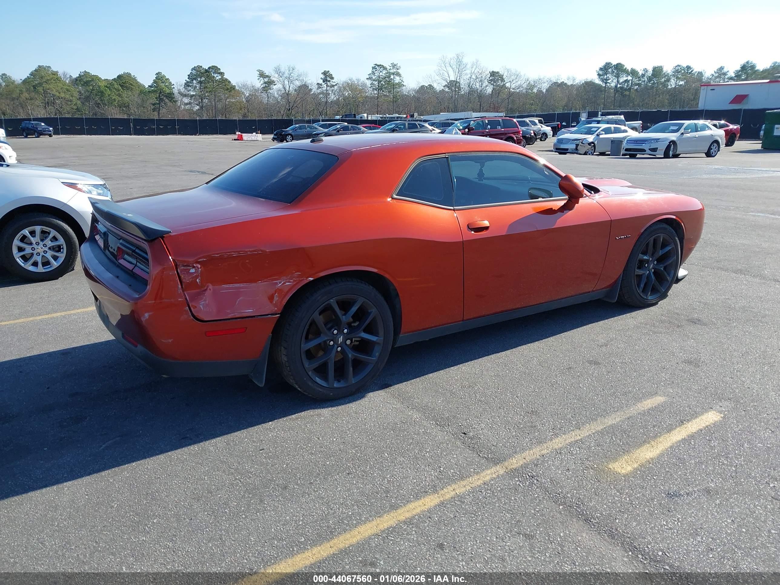 DODGE CHALLENGER image 4