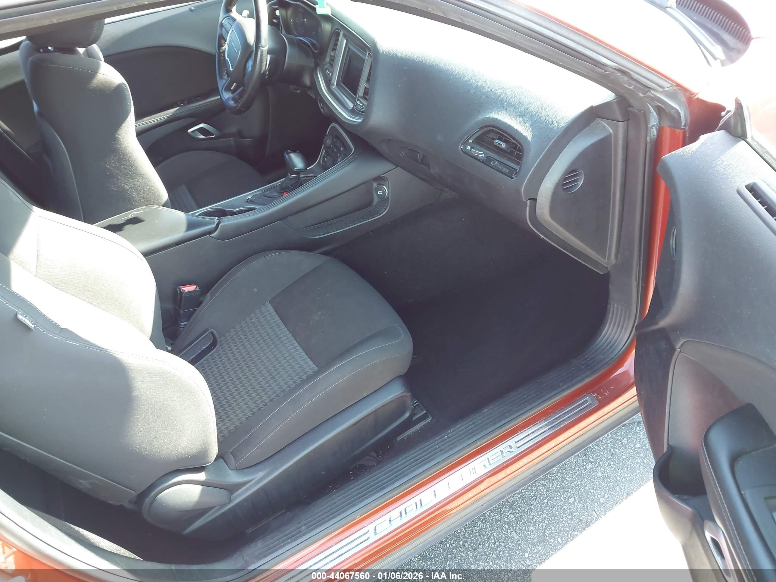 DODGE CHALLENGER image 5