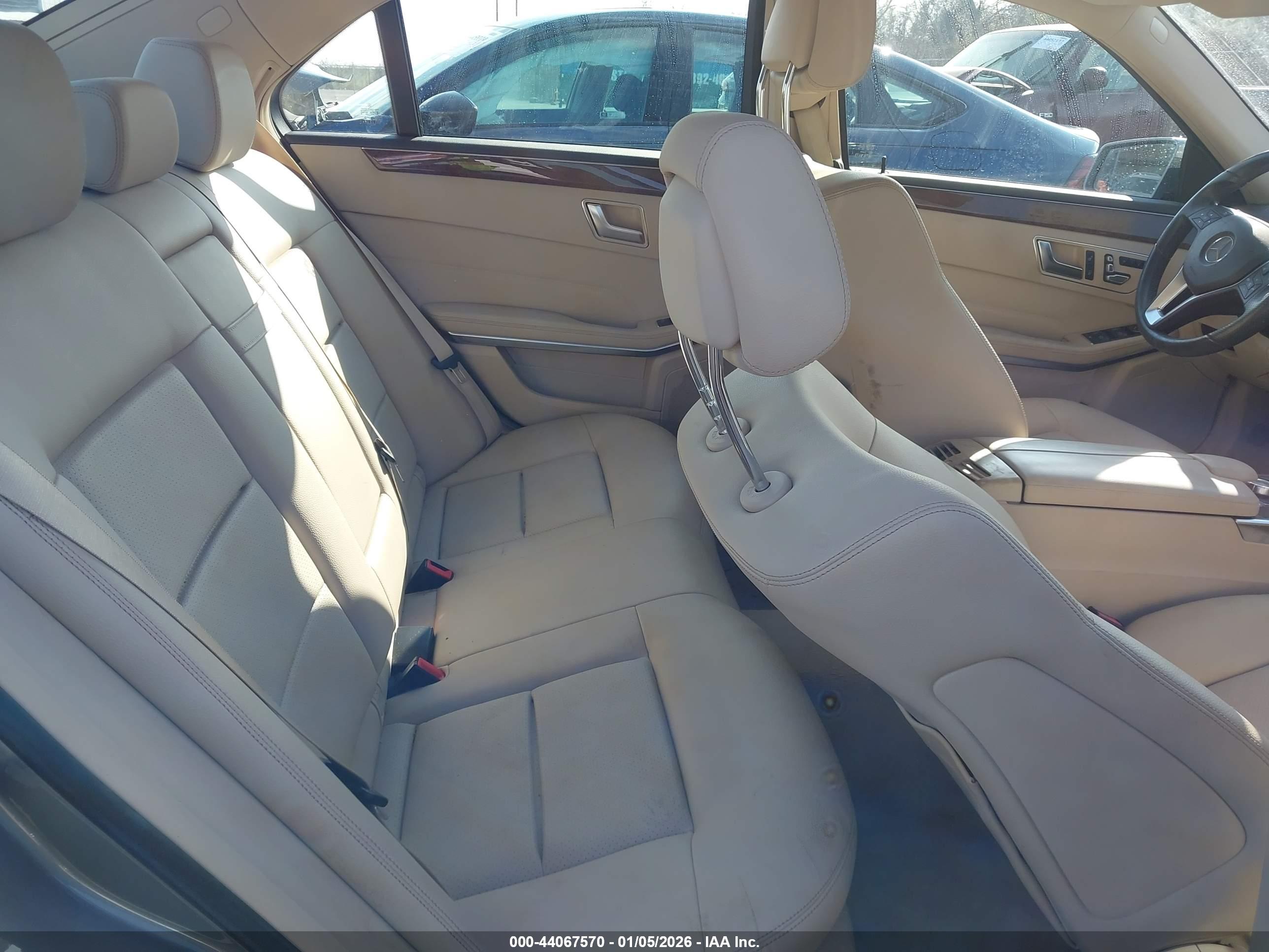 MERCEDES-BENZ E image 8