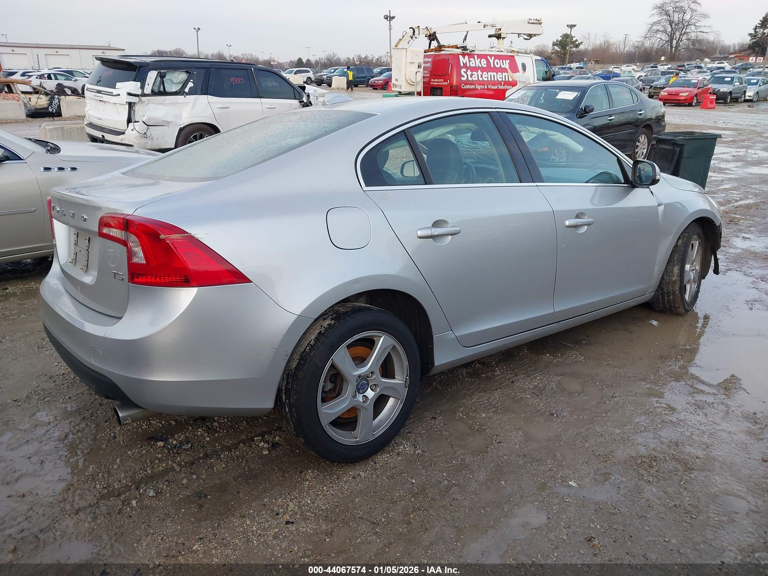 VOLVO S60 image 4