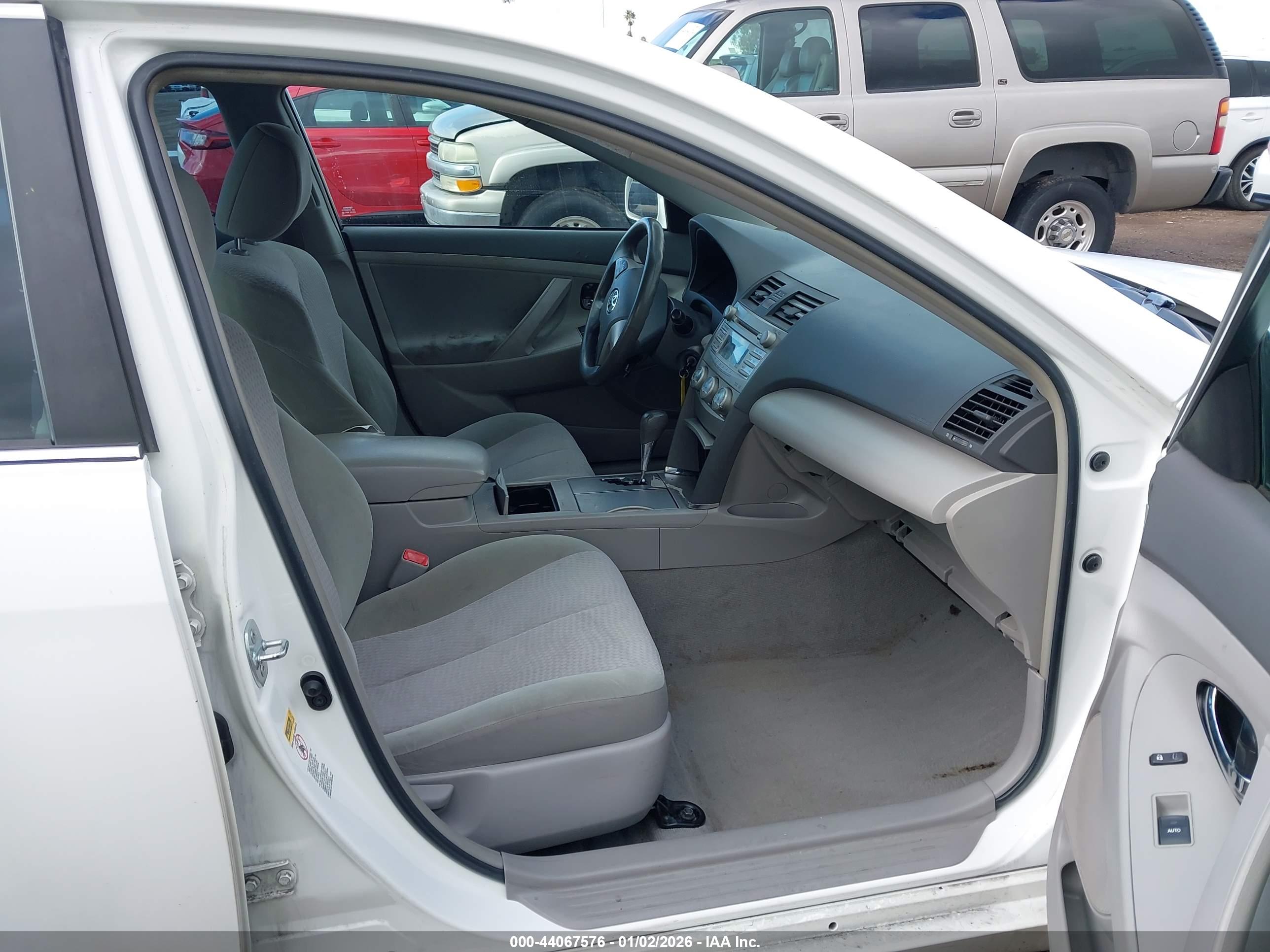 TOYOTA CAMRY image 5