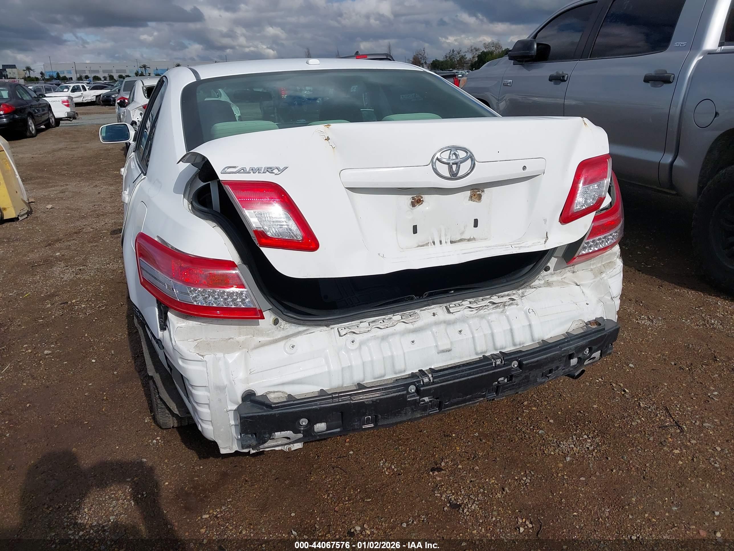 TOYOTA CAMRY image 6