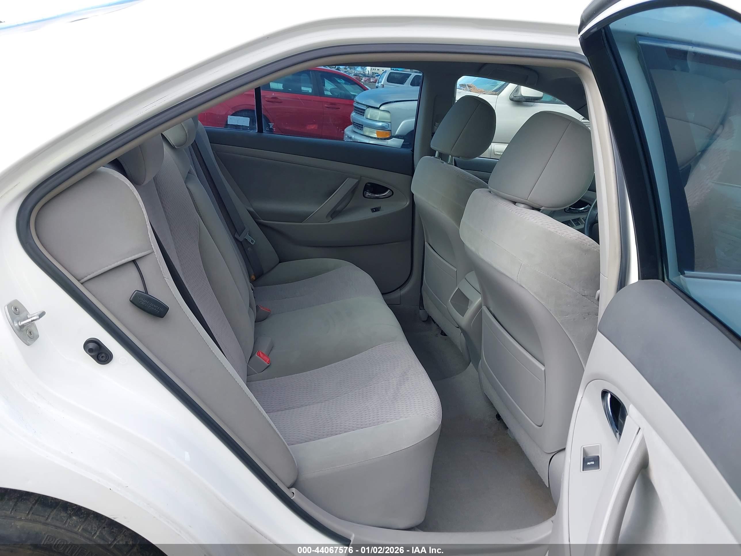 TOYOTA CAMRY image 8
