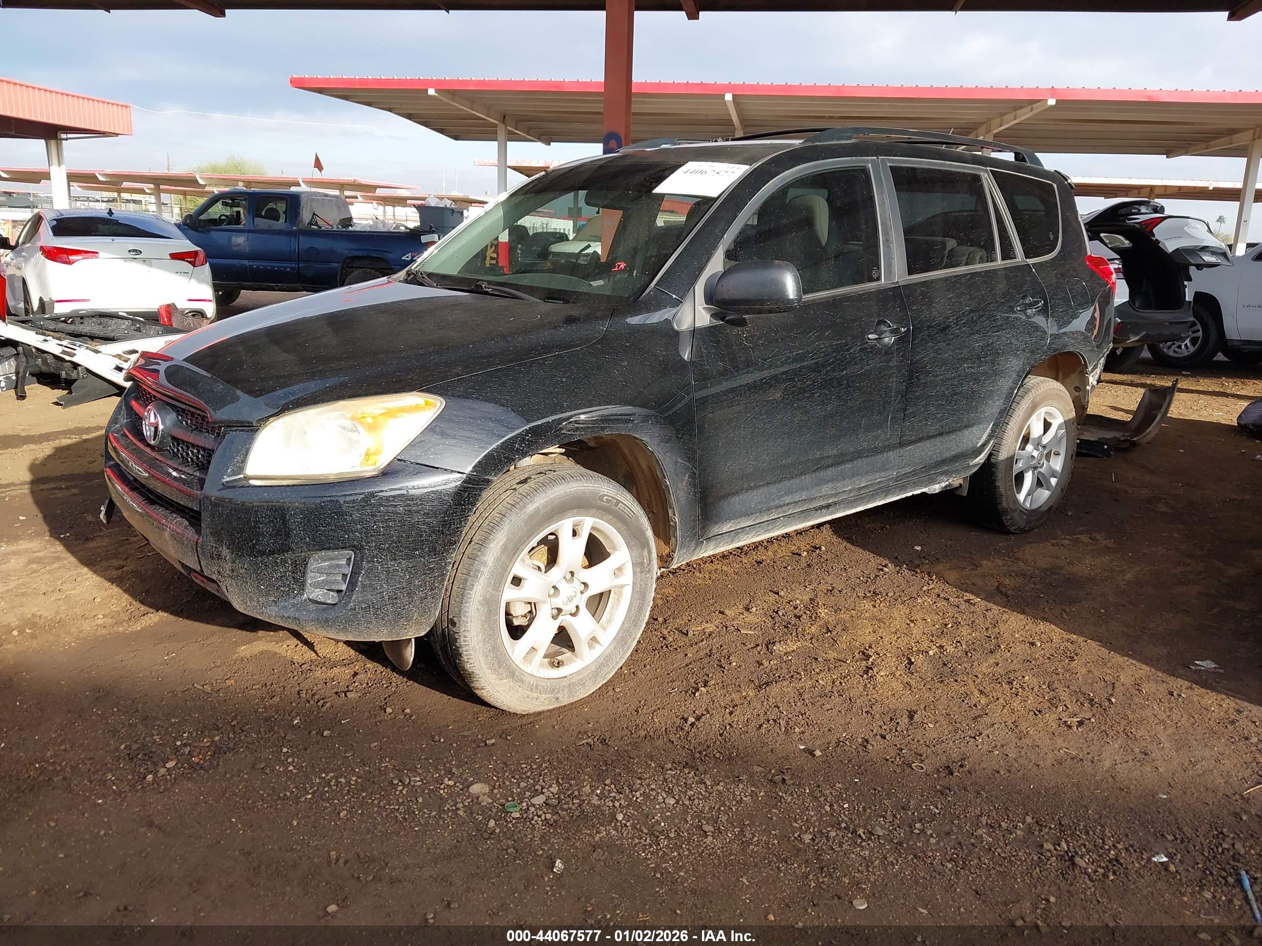 TOYOTA RAV4 image 2
