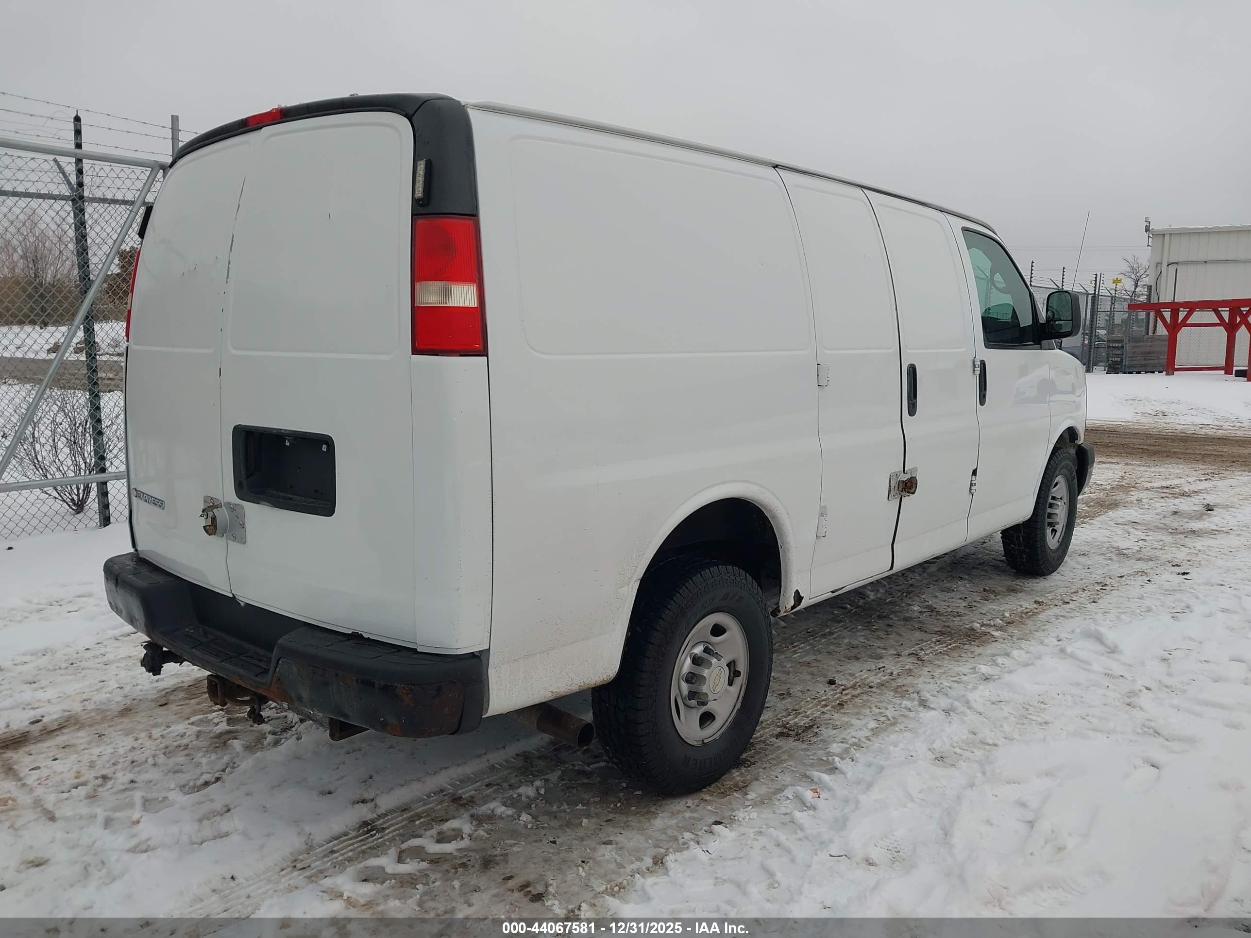 CHEVROLET EXPRESS image 4