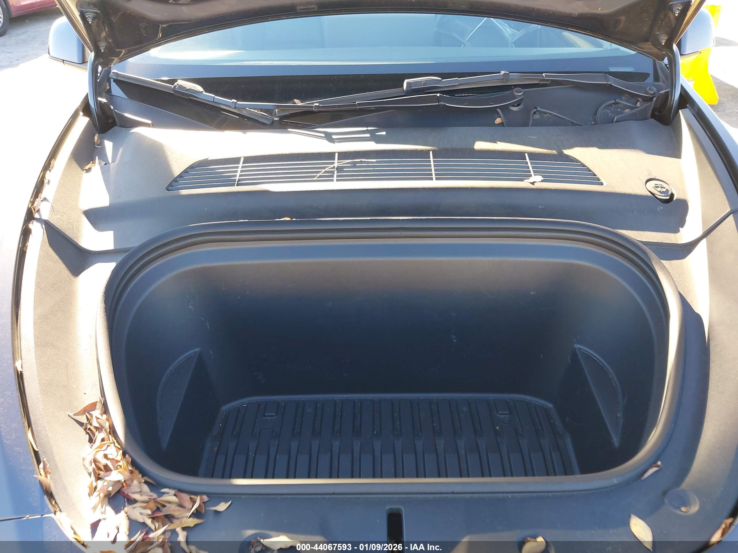 TESLA MODEL image 10