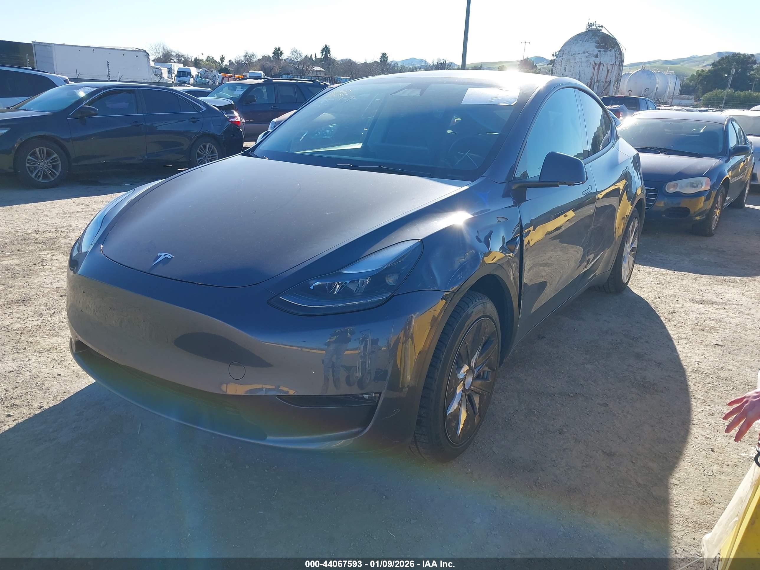 TESLA MODEL image 2