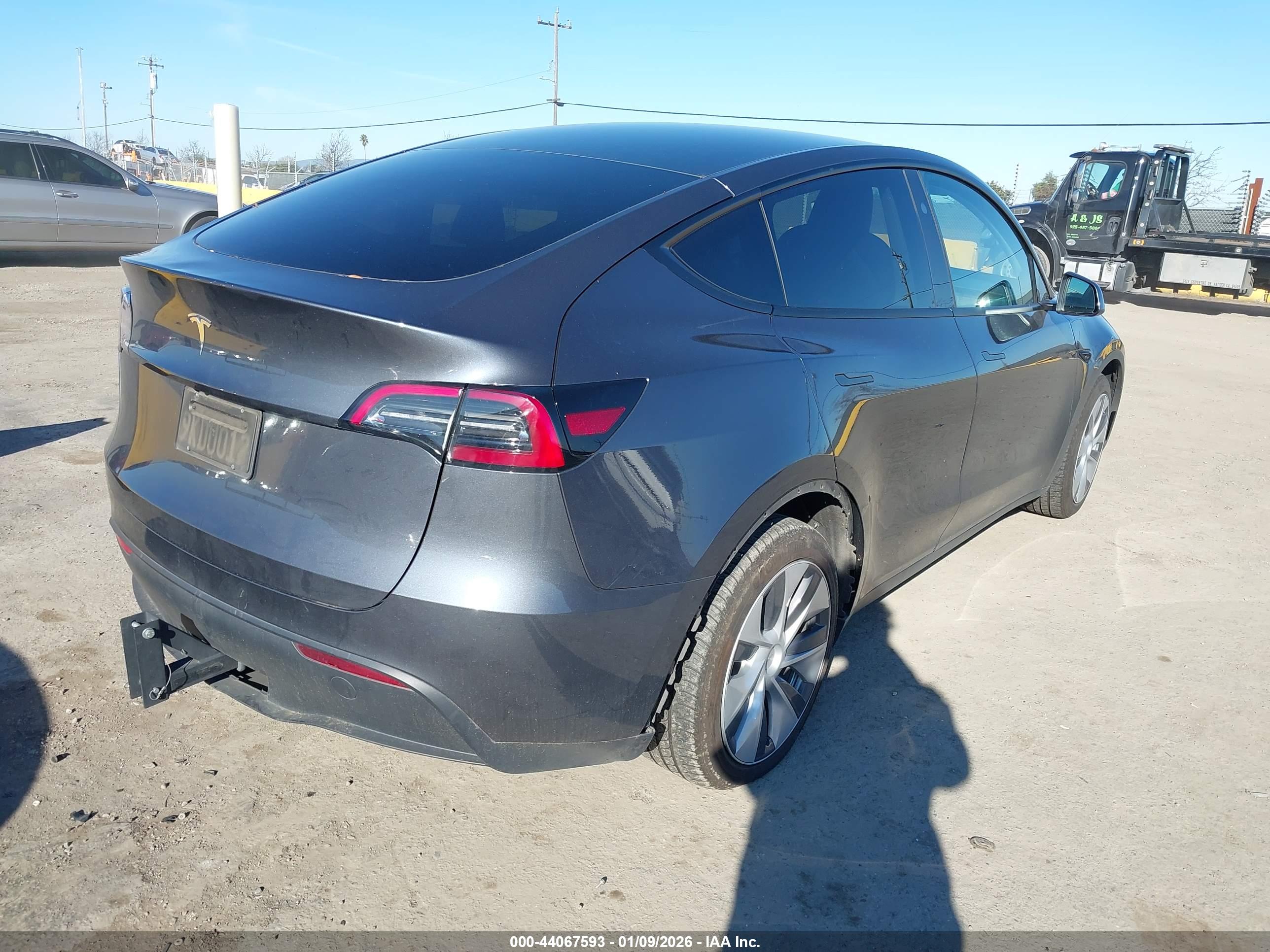 TESLA MODEL image 4