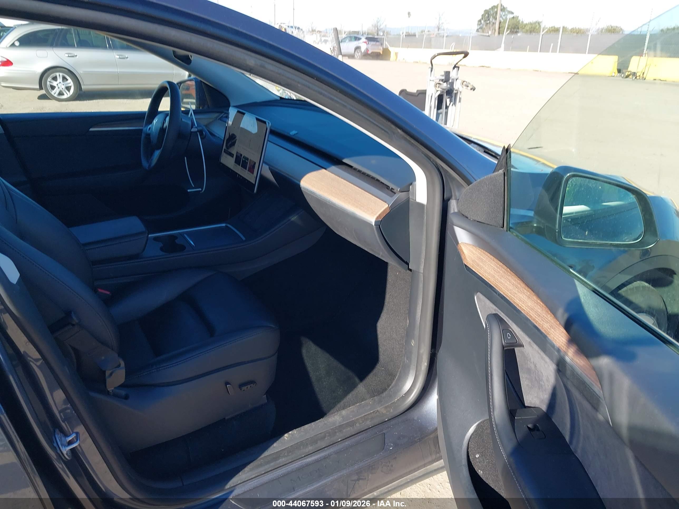TESLA MODEL image 5