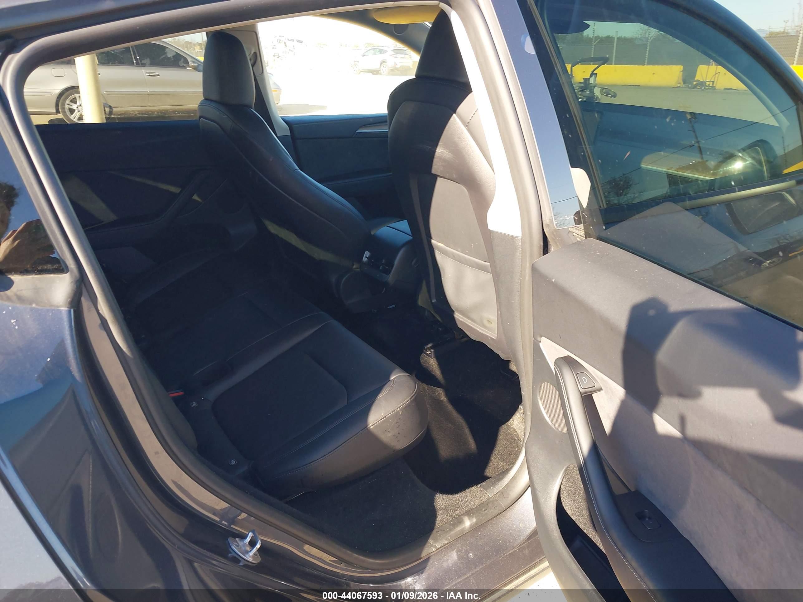 TESLA MODEL image 8