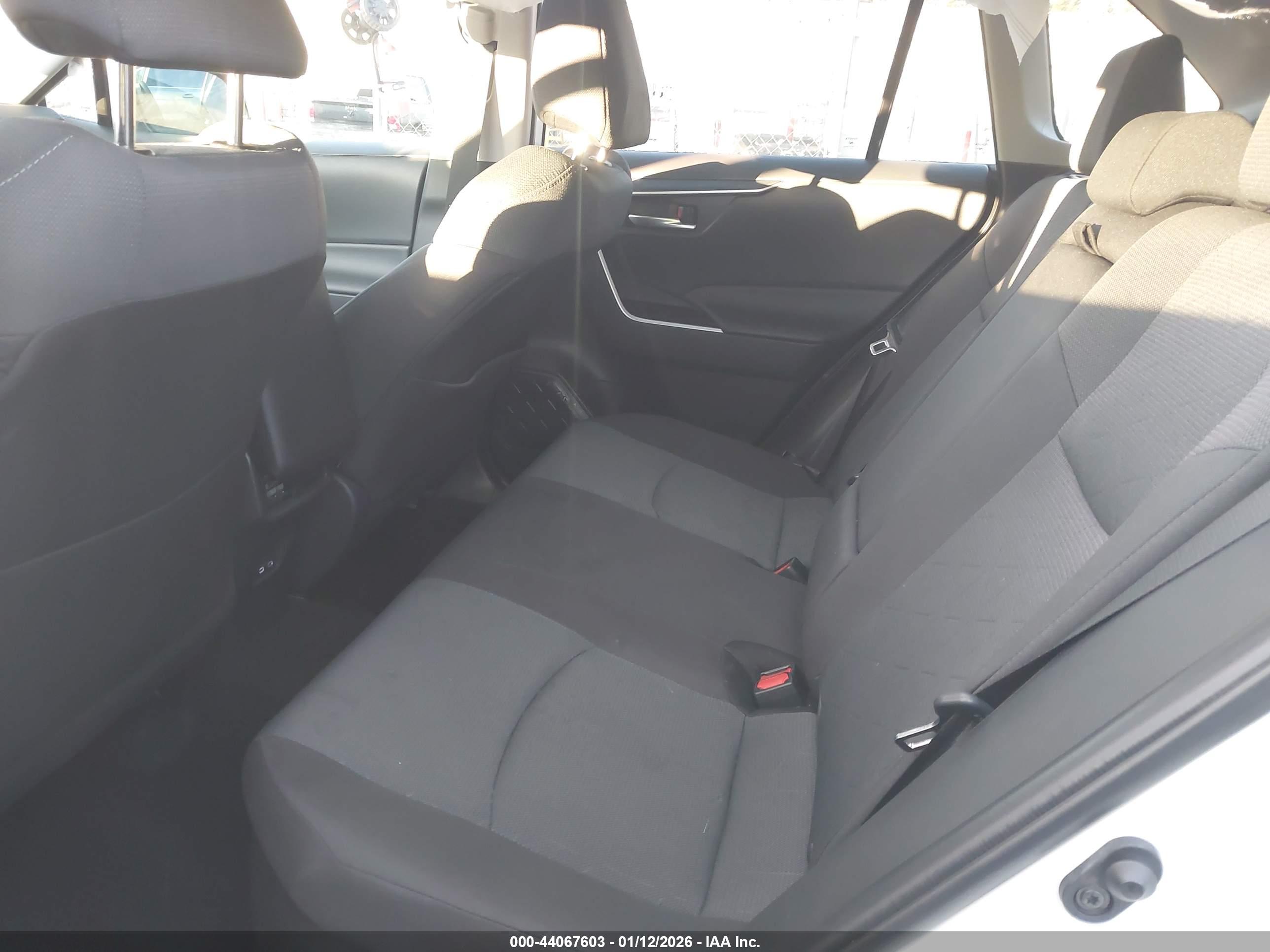 TOYOTA RAV4 image 8