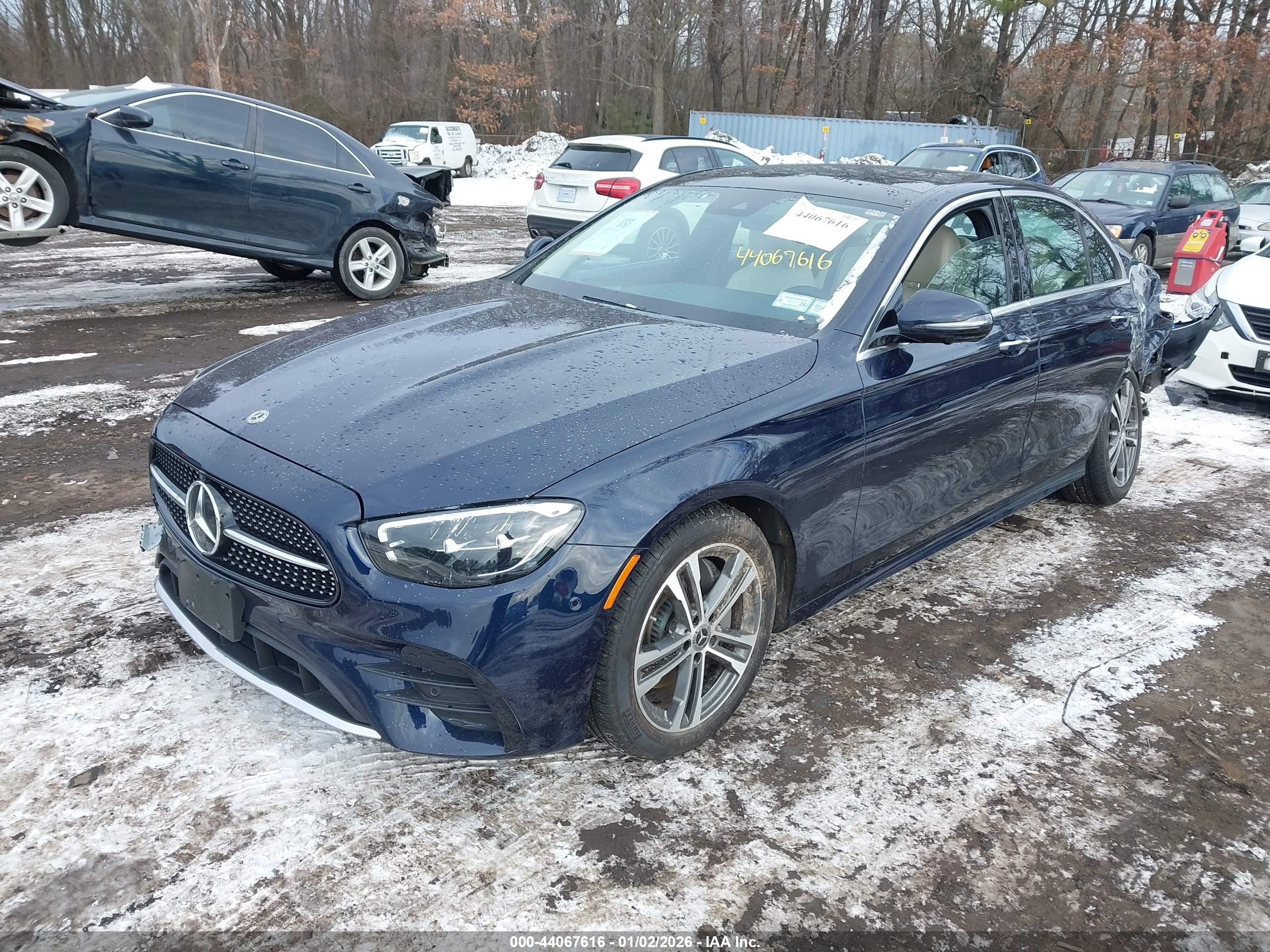 MERCEDES-BENZ E image 2