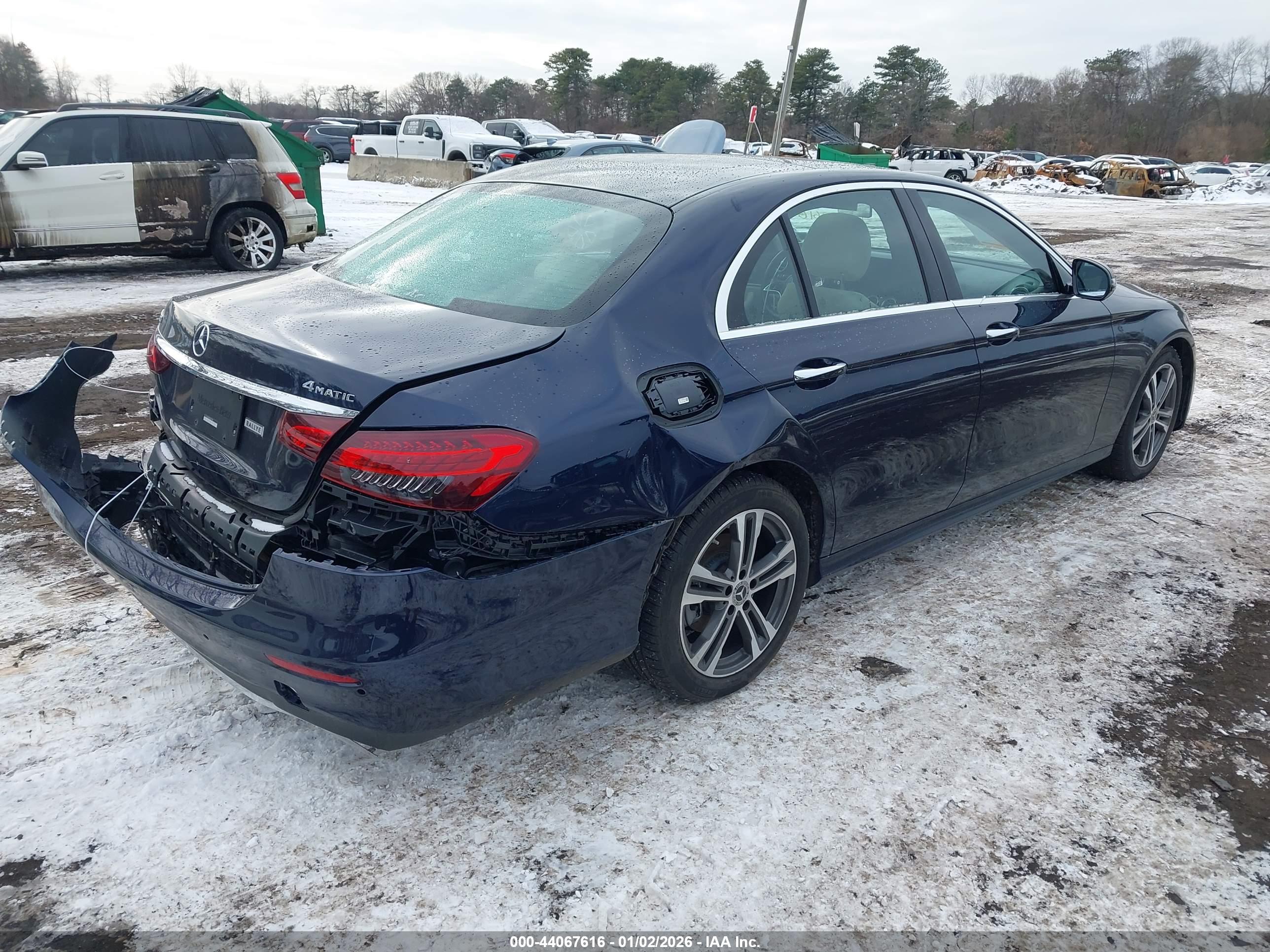 MERCEDES-BENZ E image 4