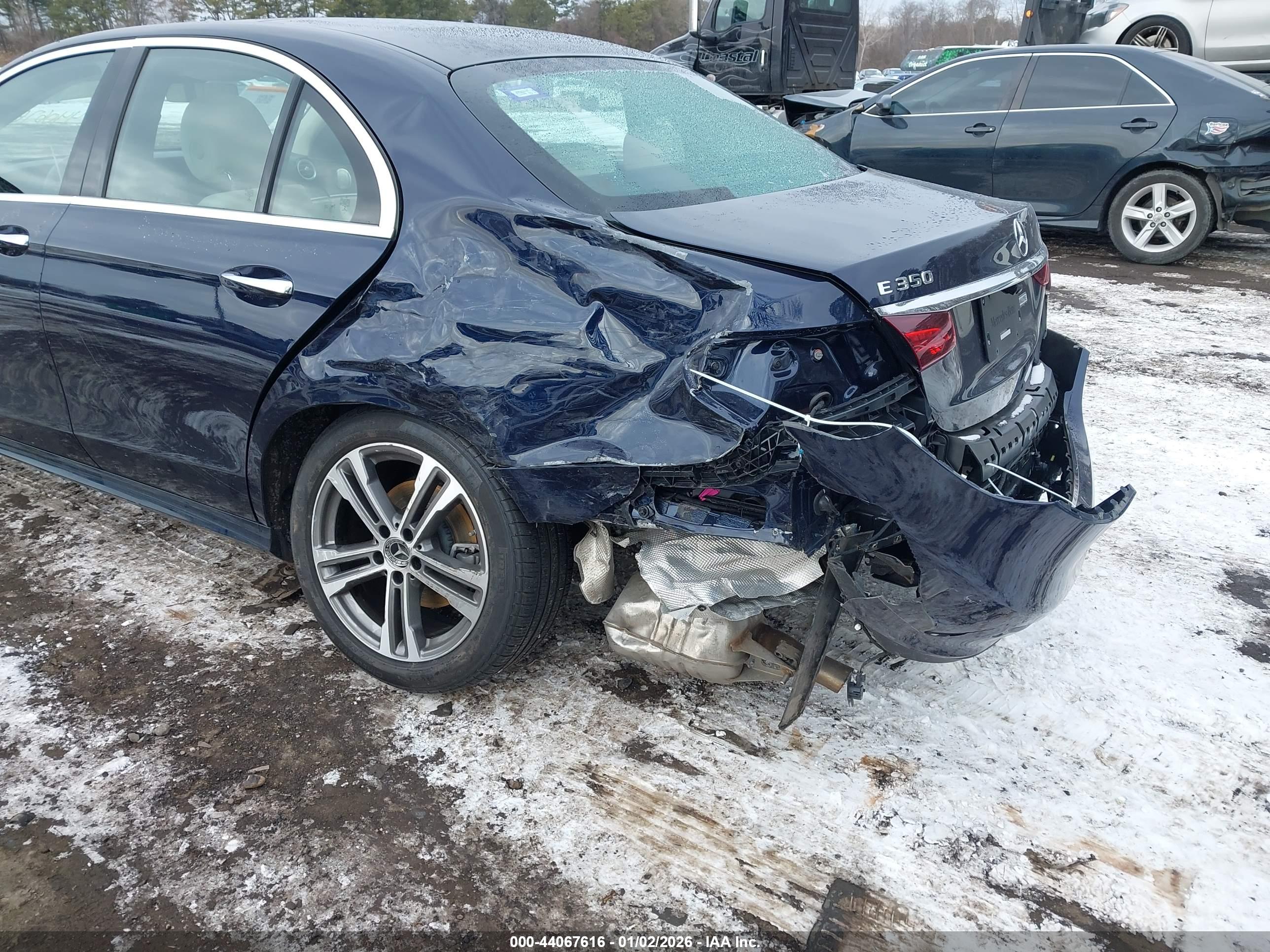MERCEDES-BENZ E image 6