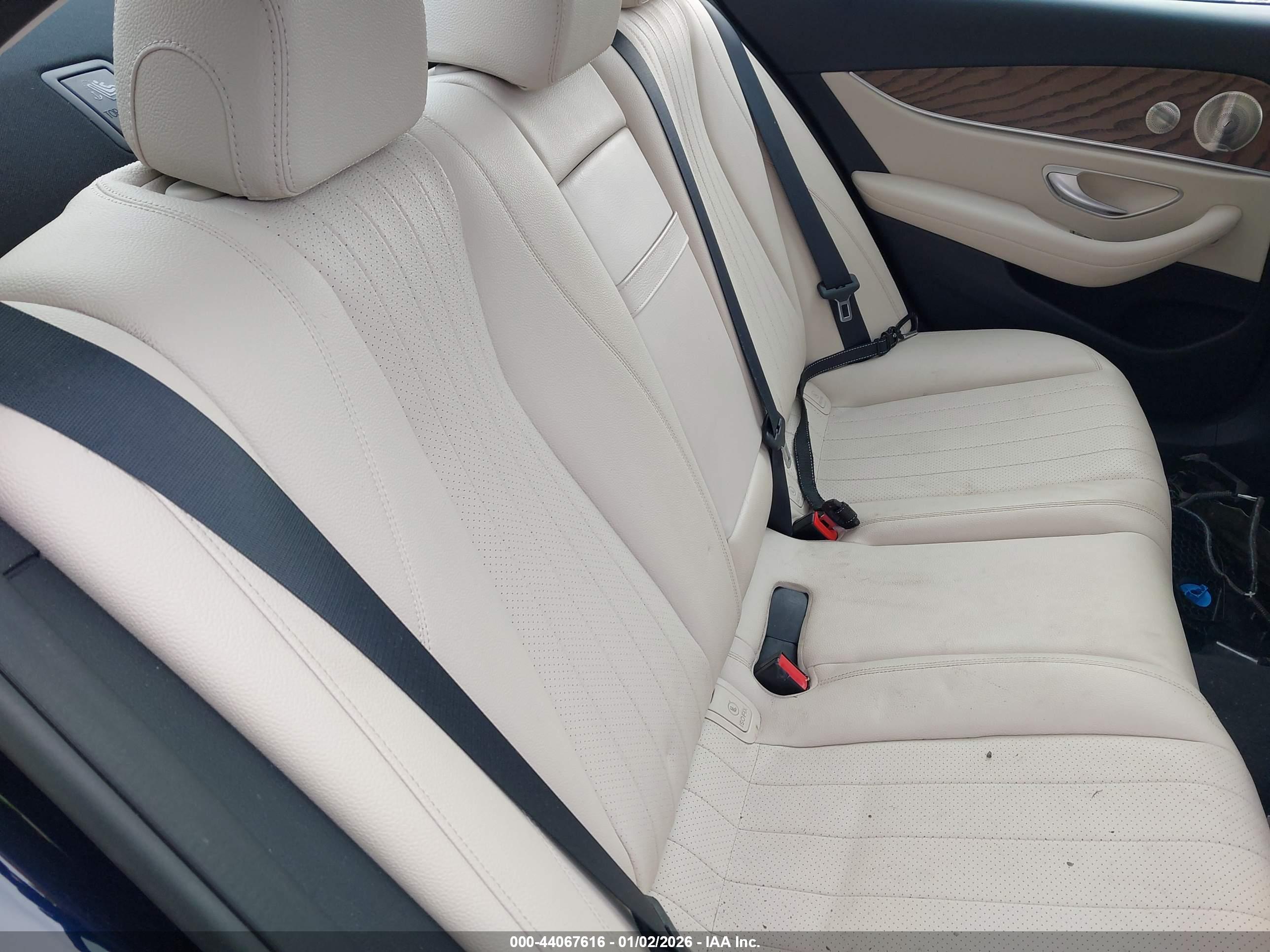 MERCEDES-BENZ E image 8