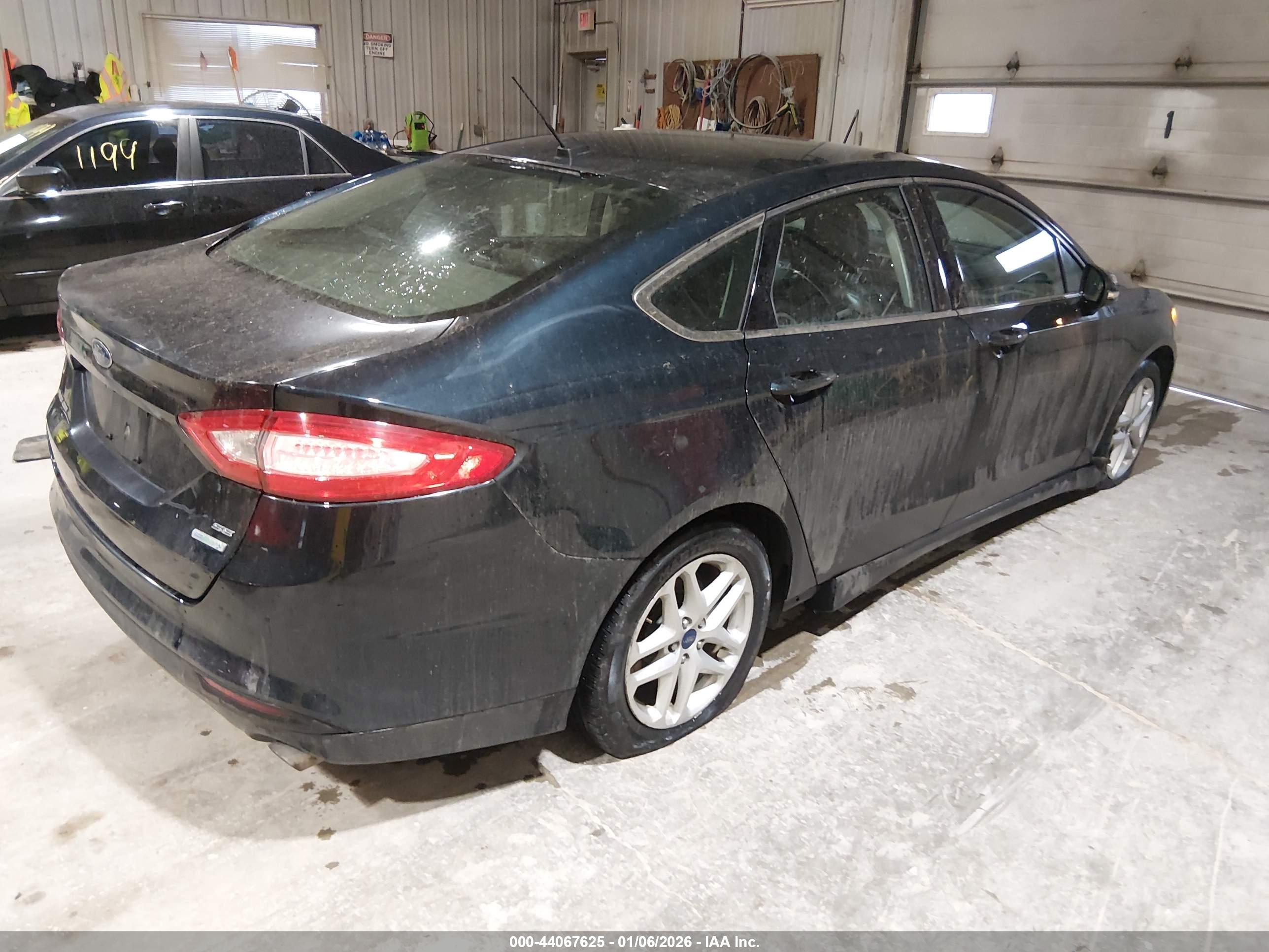 FORD FUSION image 4