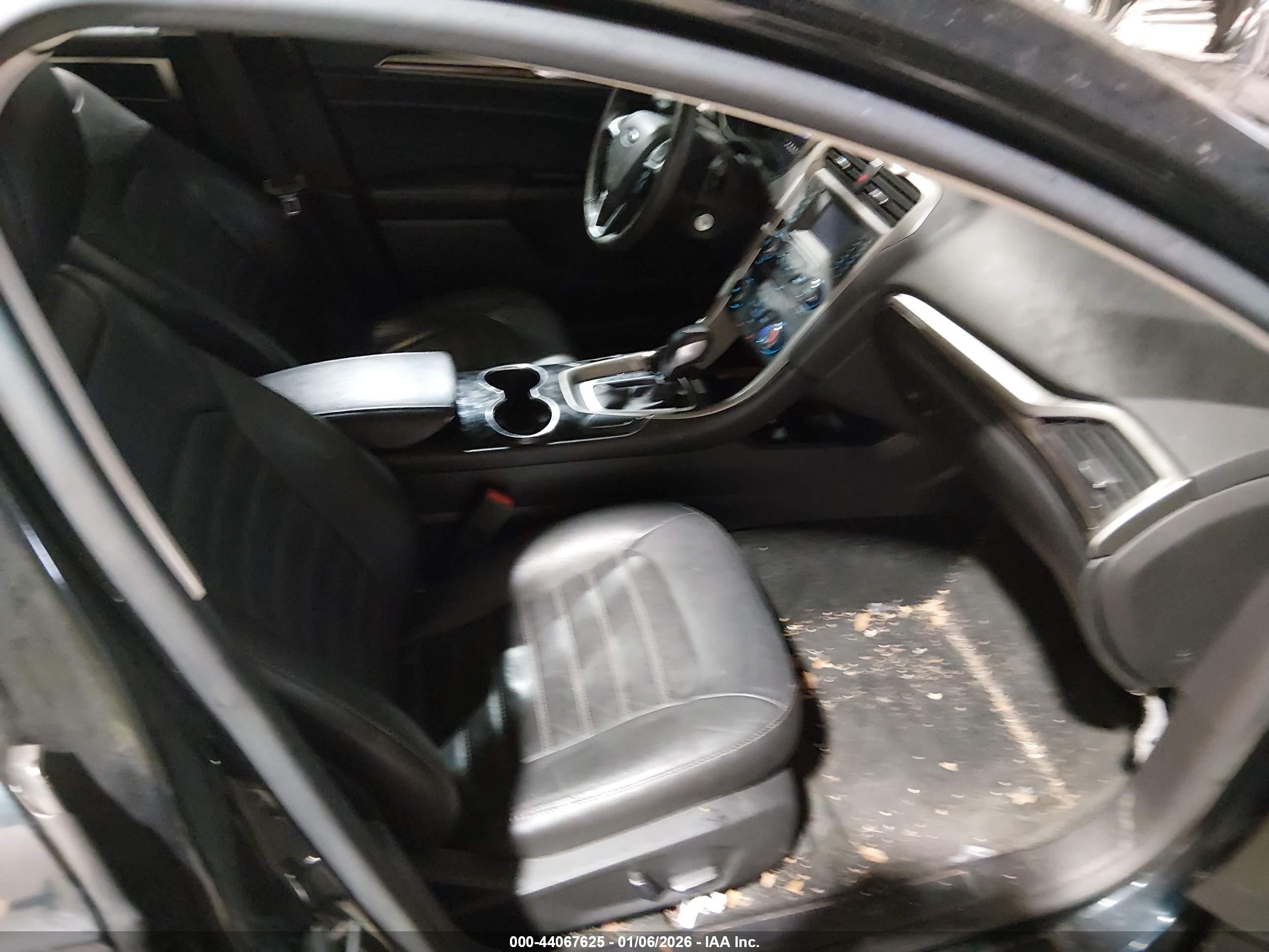 FORD FUSION image 5