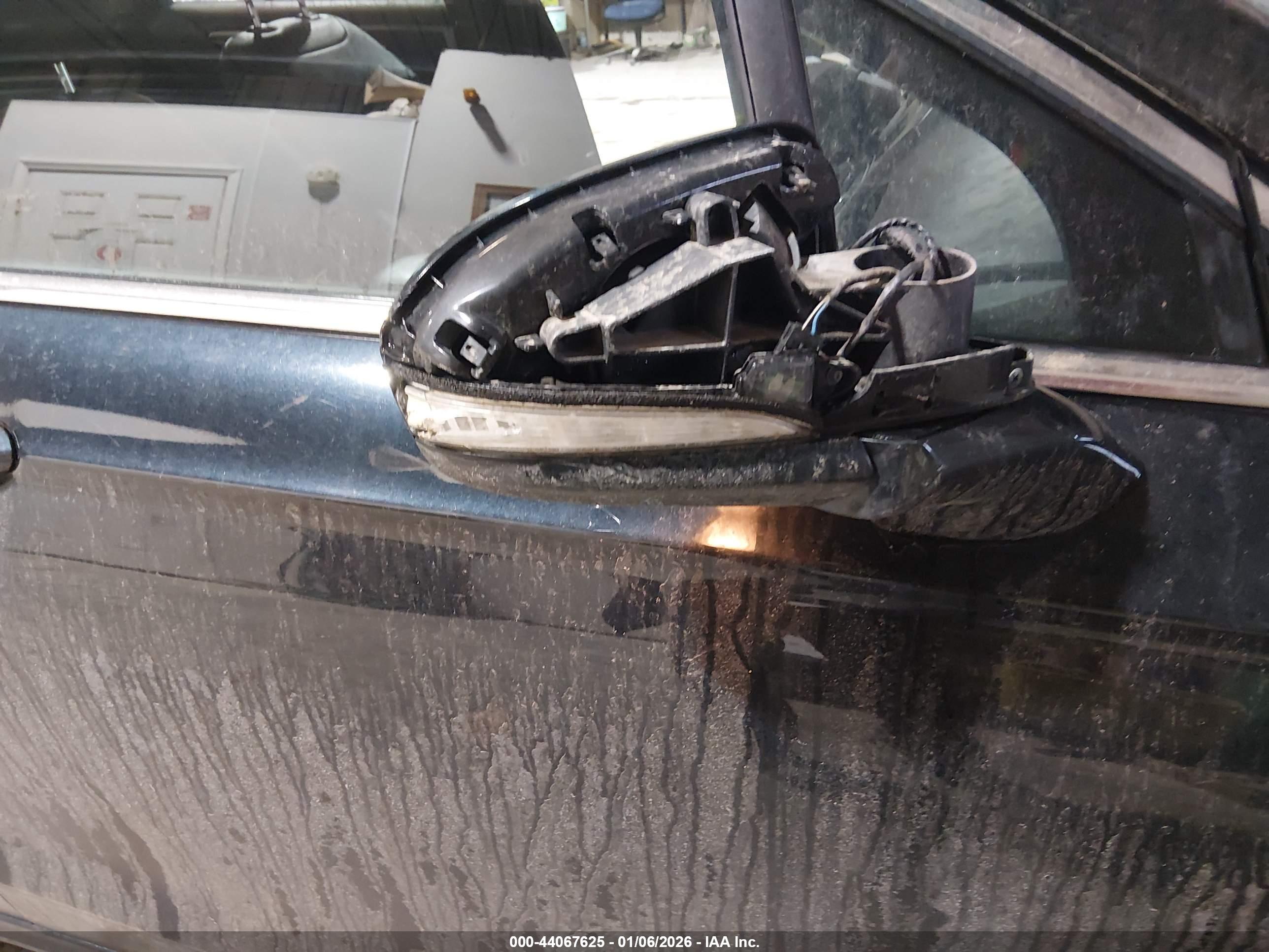 FORD FUSION image 6