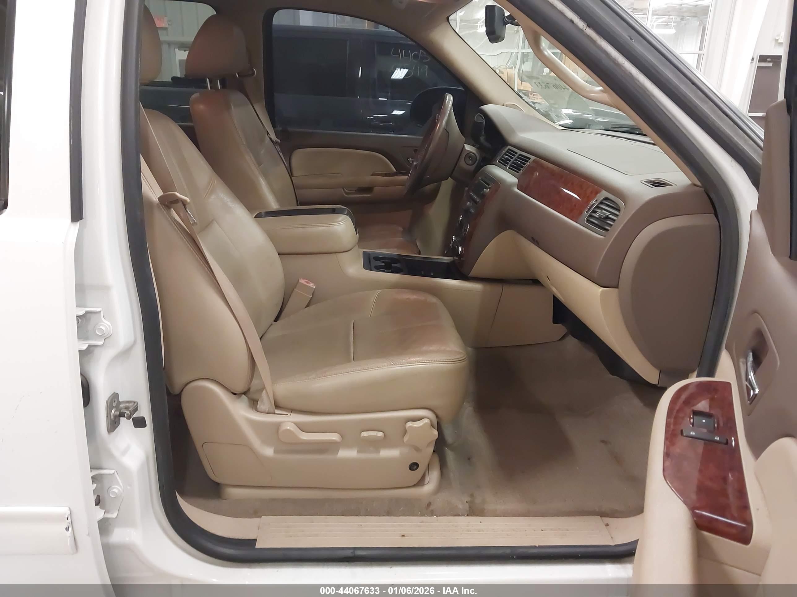 CHEVROLET TAHOE image 5