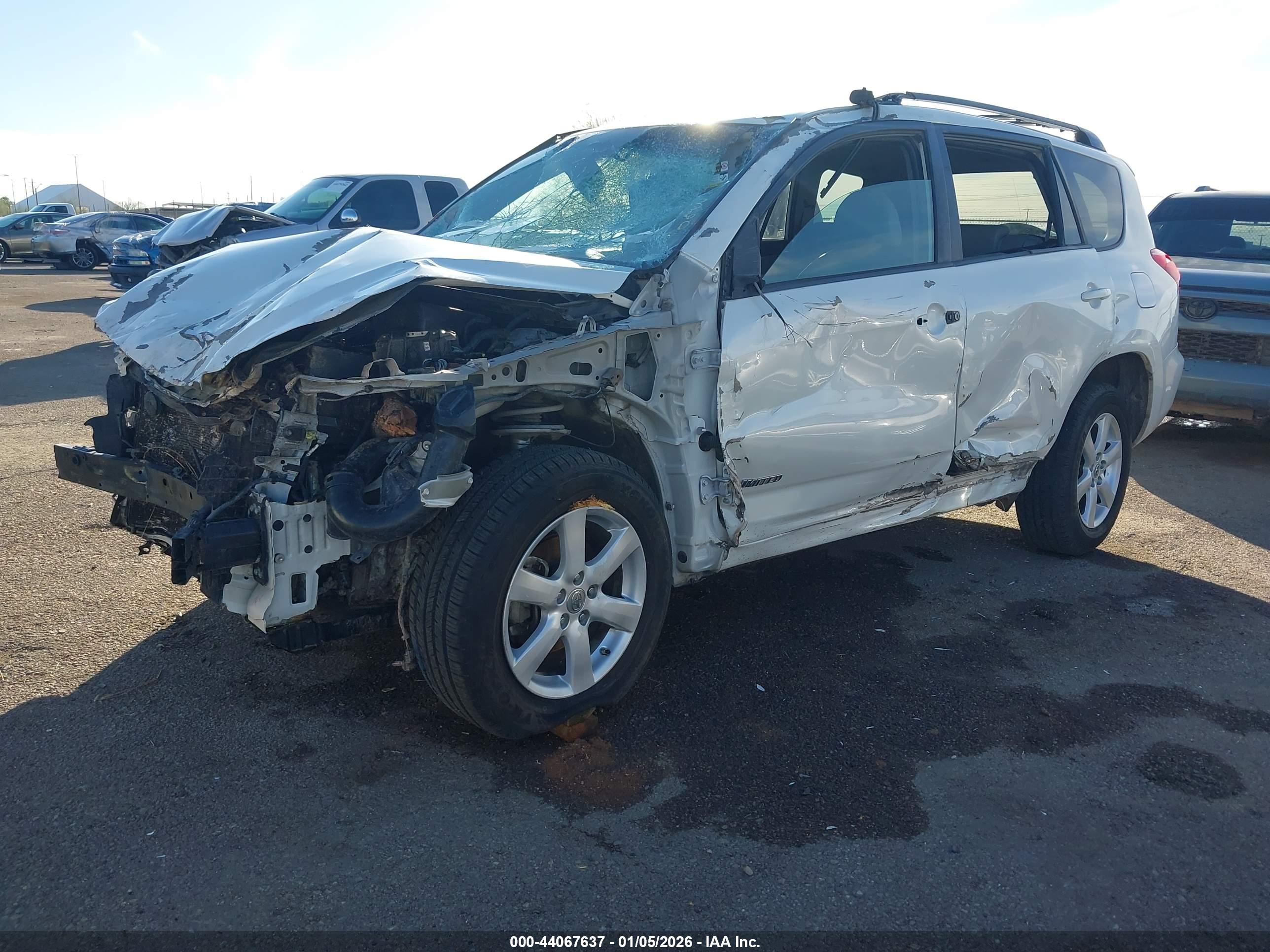 TOYOTA RAV4 image 2