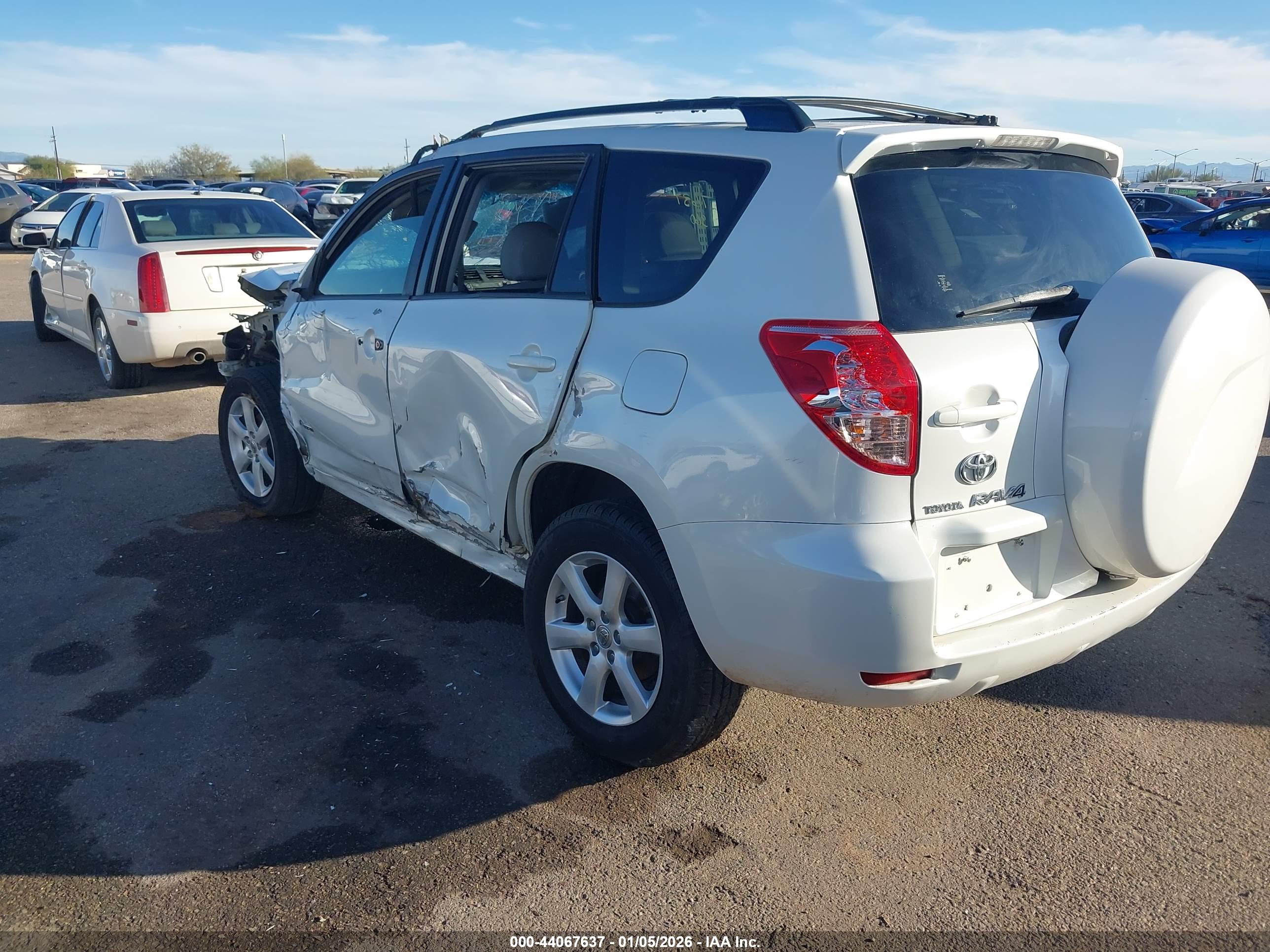 TOYOTA RAV4 image 3