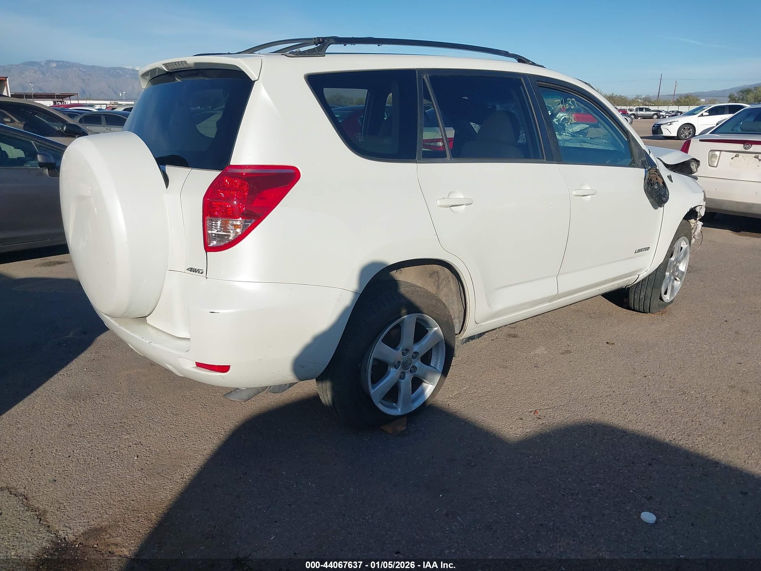 TOYOTA RAV4 image 4