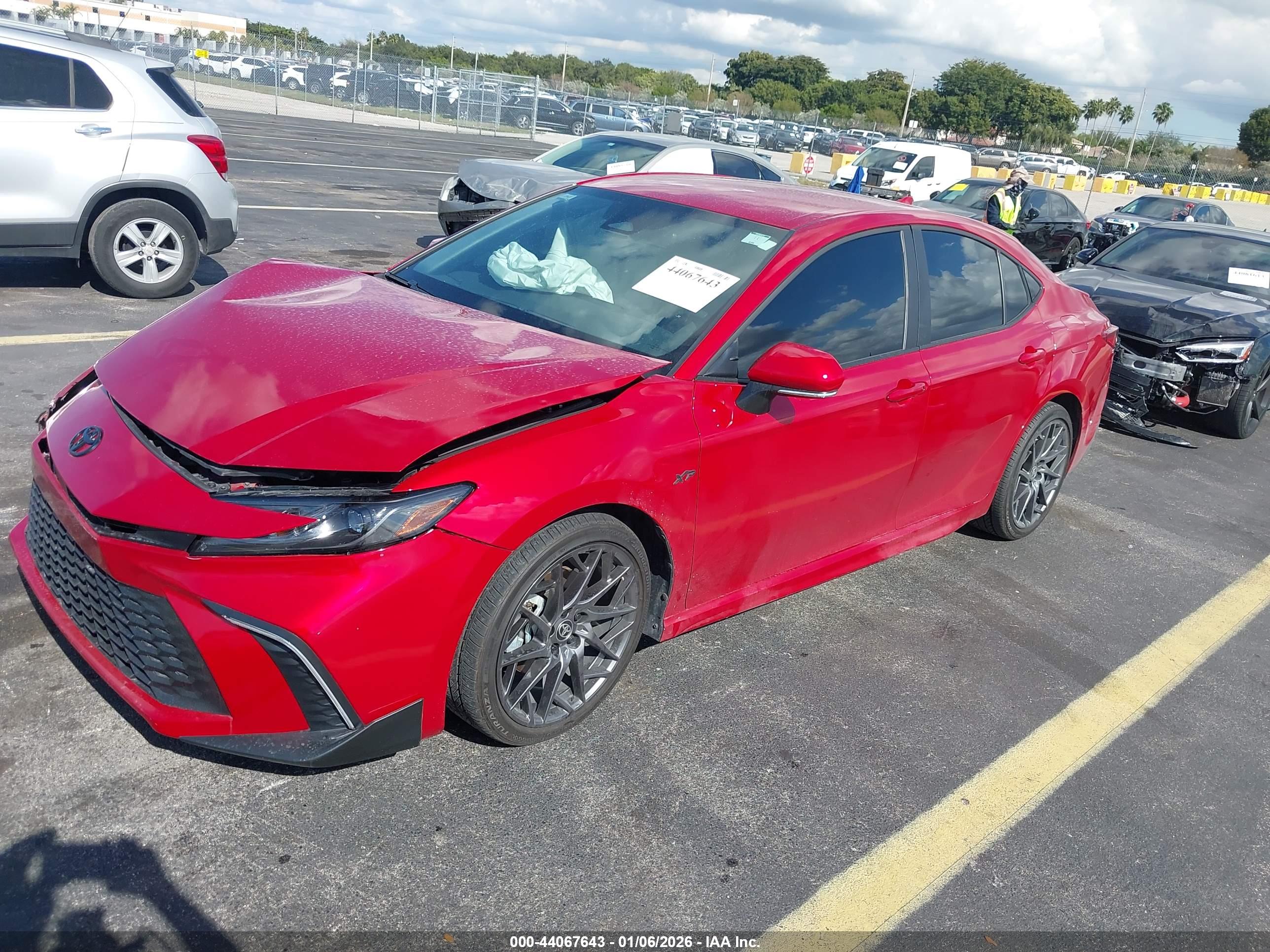 TOYOTA CAMRY image 2